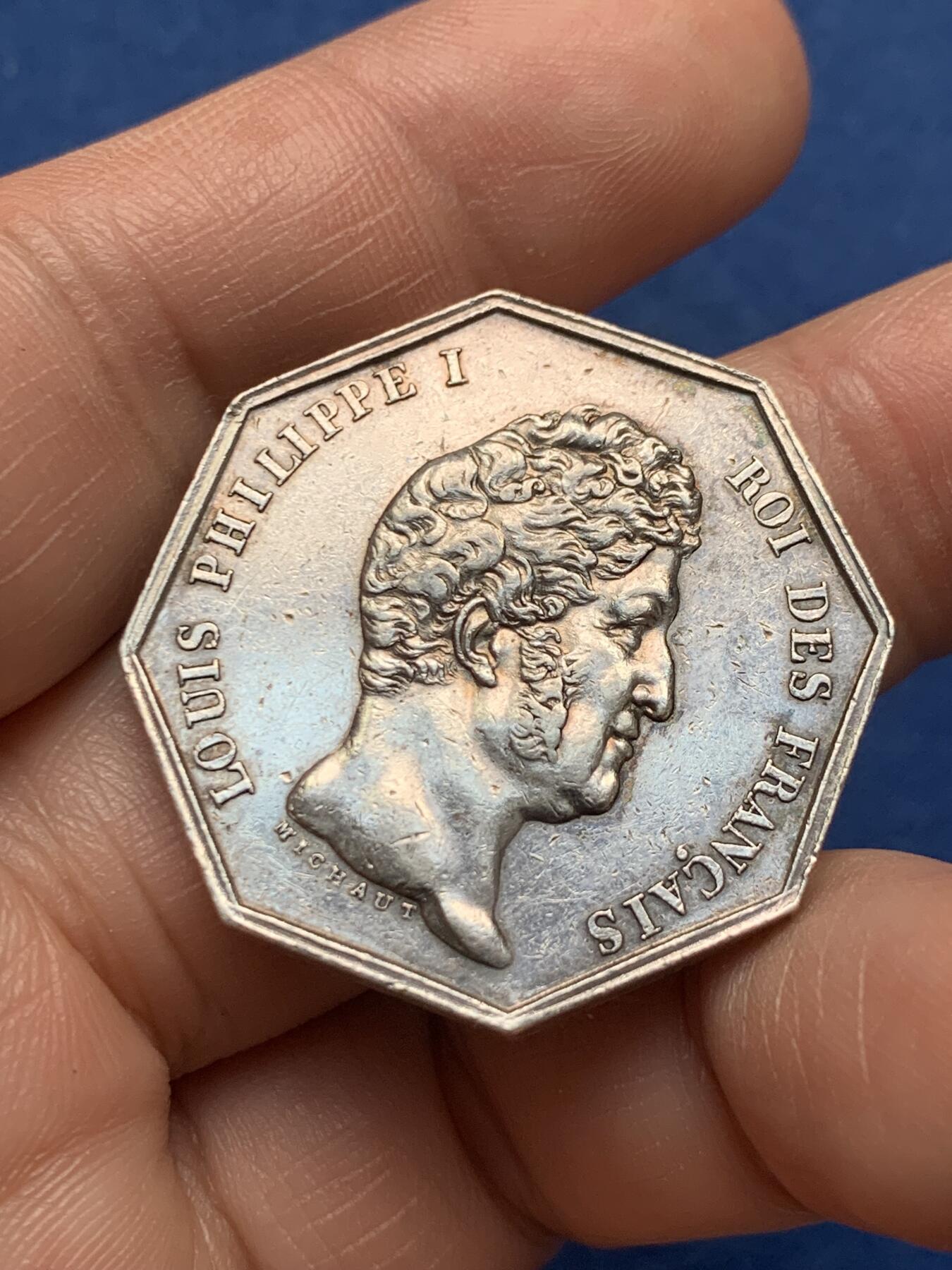 《竞宝斋》第481场 周日，周一 2场连拍 （全场包邮）20级店铺 欢迎送拍 法国菲利普一世巴黎公证处八角银质代币，油灯边铭，重约19.1克，直径32.5mm