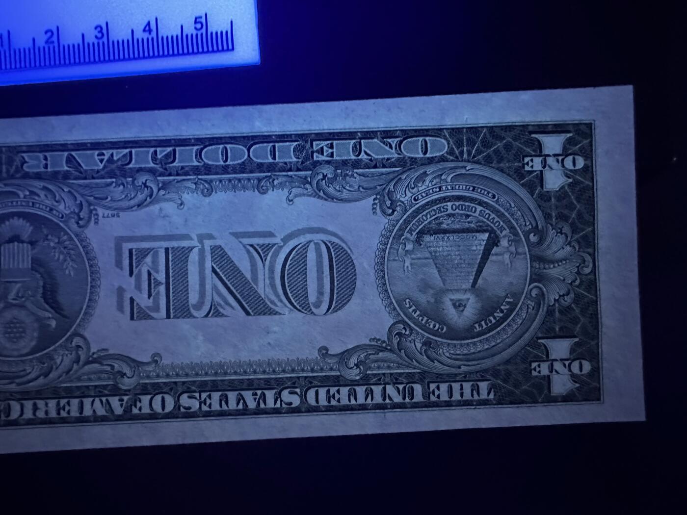 《外钞收藏家》第六百二十八期（精品百拍场）（长期征集拍品、欢迎藏友们联系合作） 1935年美国1美元 蓝库印 全新不绝