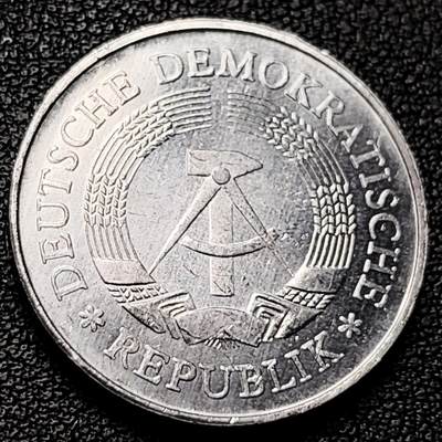 泉币菌-第228场-三月三 上巳节专场 拍品多 请提前出价 原光 圆规斧子 东德 德意志民主 国1982年1马克铝制硬币25mm2.4g