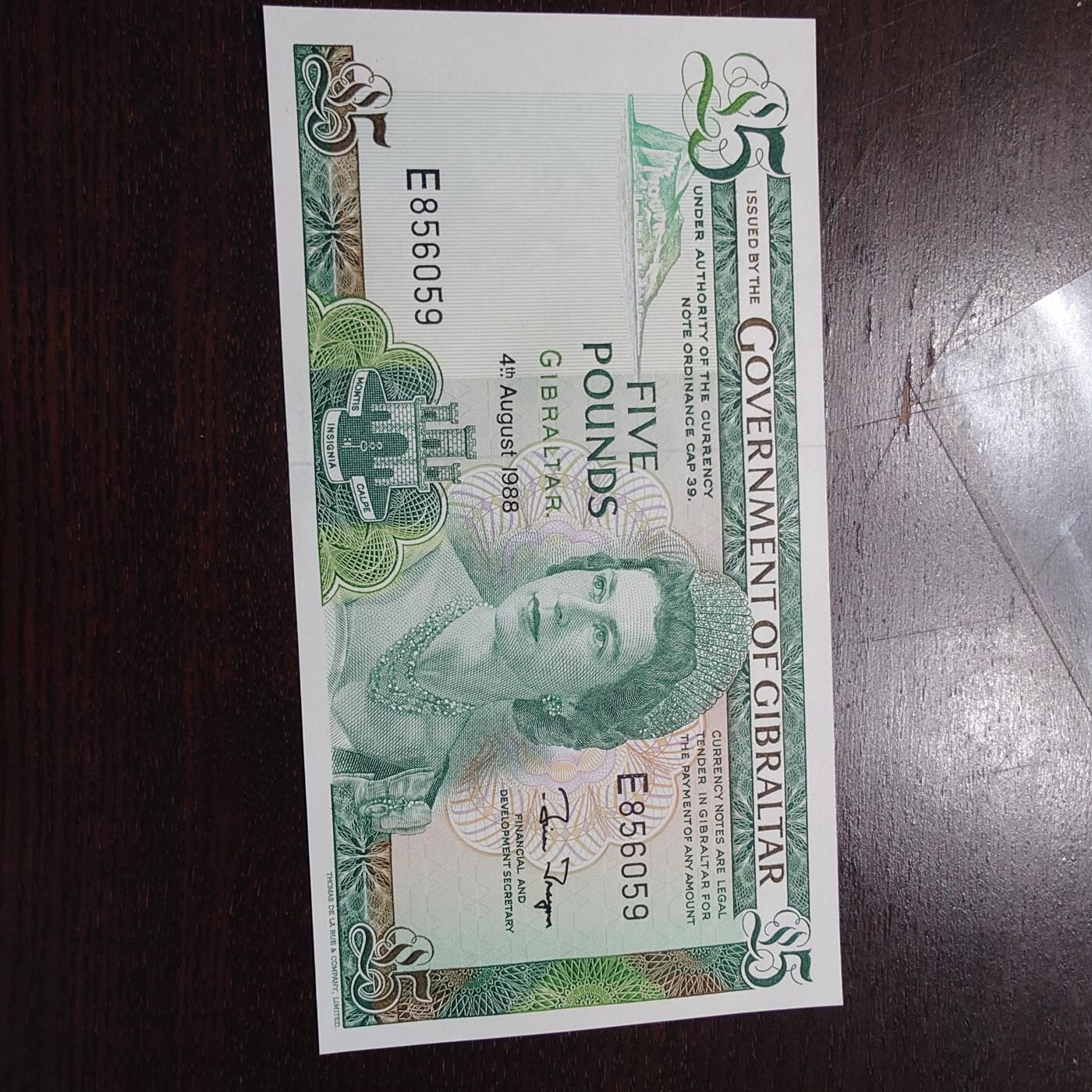 世界钱币～微拍第245期暨2026年第26期  新货卖剩品种部分上架提供选购【有看中的就一开始就出价，别为了晚付几天押金拖到最后，这里没出价的只要群里卖掉了就会撤】 1988年直布罗陀5镑 全新绝品无47尾号015