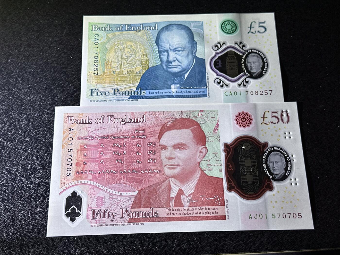 《外钞收藏家》第六百二十八期（精品百拍场）（长期征集拍品、欢迎藏友们联系合作） 英国查尔斯版塑料钞5和50镑 2张一起 全新UNC 全部是首发冠