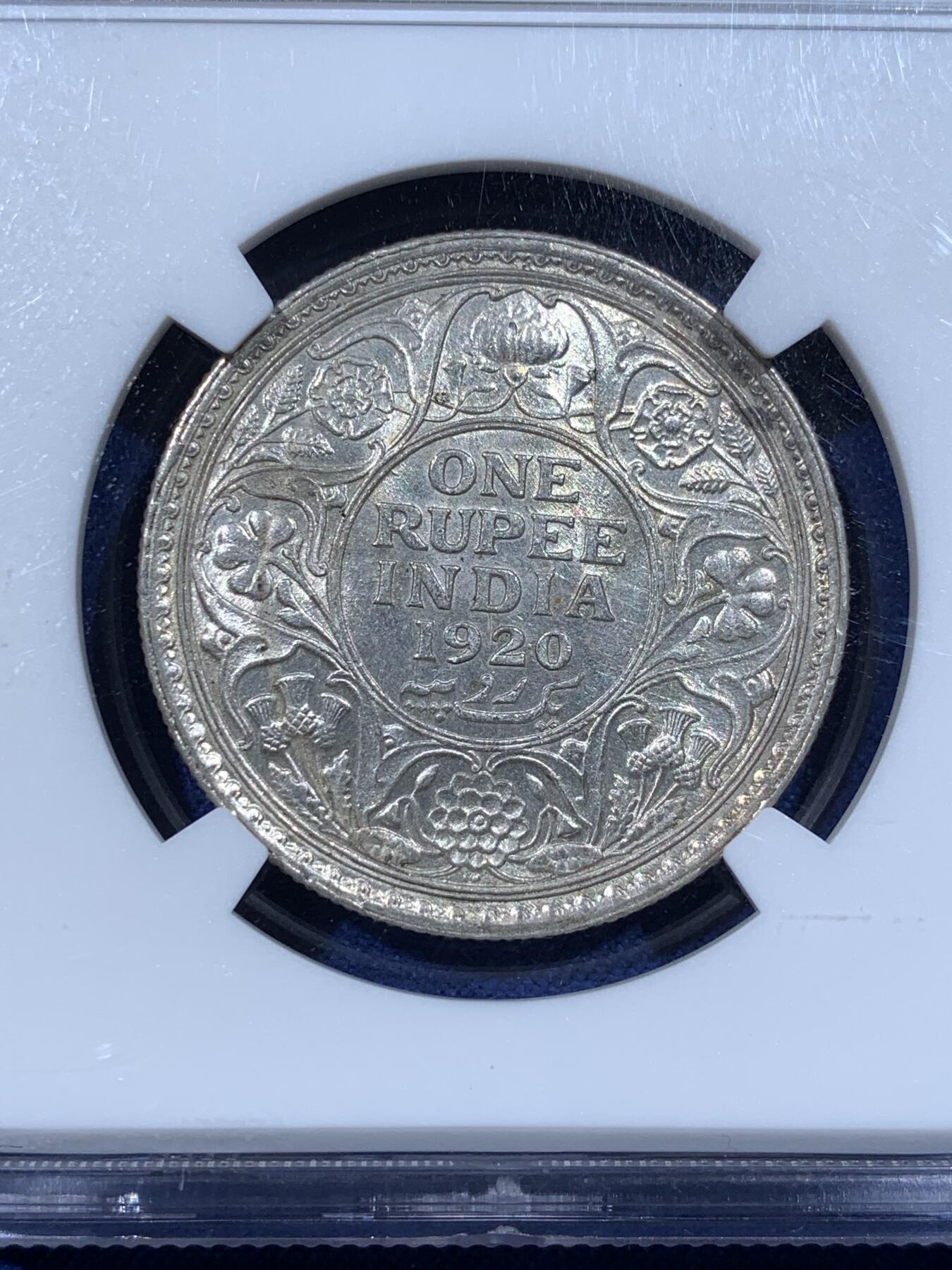 《竞宝斋》第481场 周日，周一 2场连拍 （全场包邮）20级店铺 欢迎送拍 NGC UNC 英属印度1920年1卢比银币，光度底板都不错，11.66g，917银