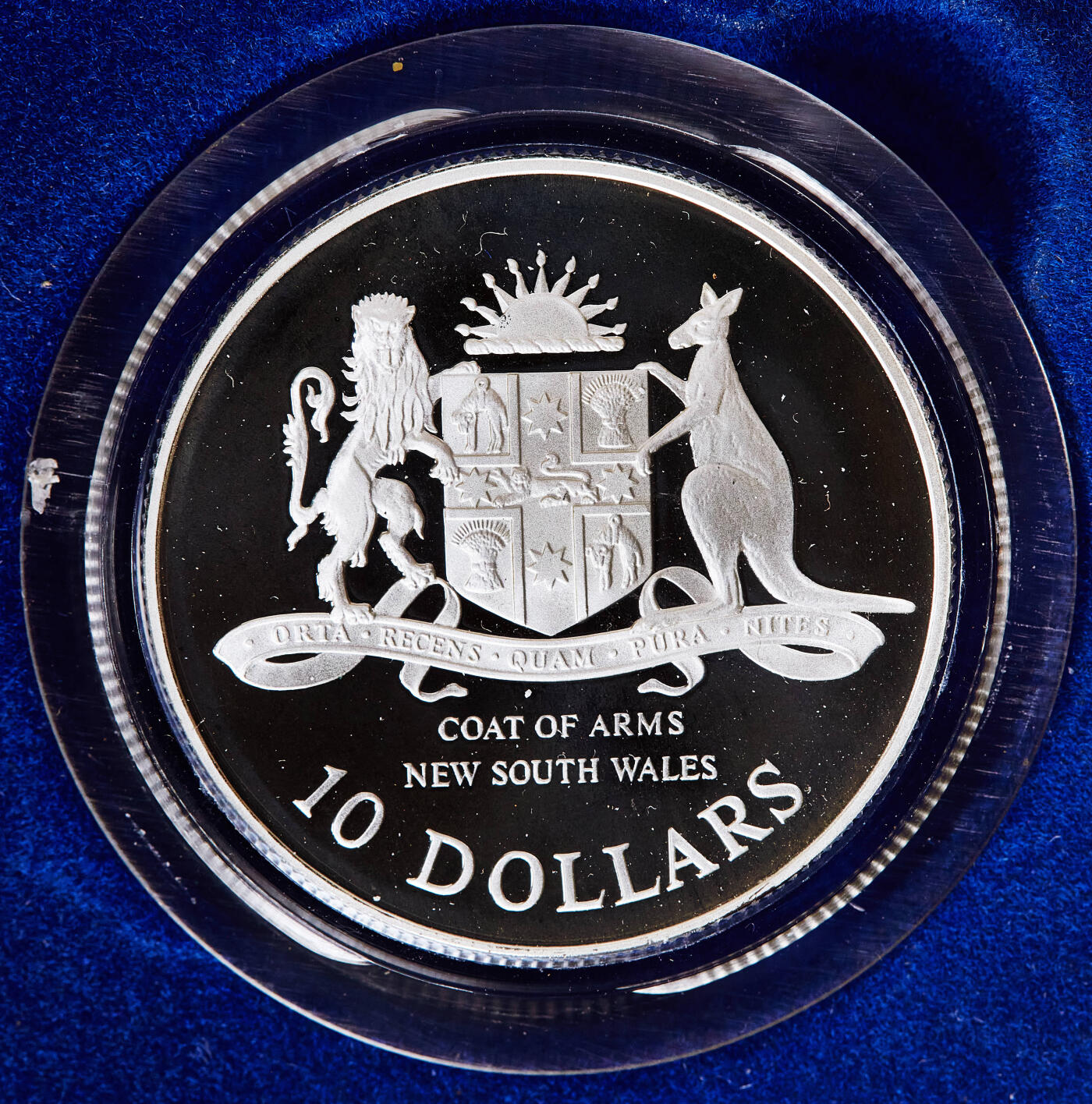 【俄甄集藏】满园春色-2026年(051)04-22星期三 晚 19:30 全场包邮 澳大利亚1987年行政区系列-新南威尔士州10元精制银币，原盒，重20克，925银，发行量50500枚