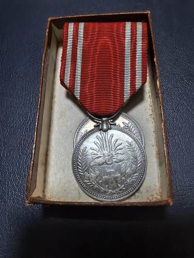 长老汇马年精选第十九场拍卖 日本1888年赤十字社特别社员章两枚 约10克含银量80-90% 带盒