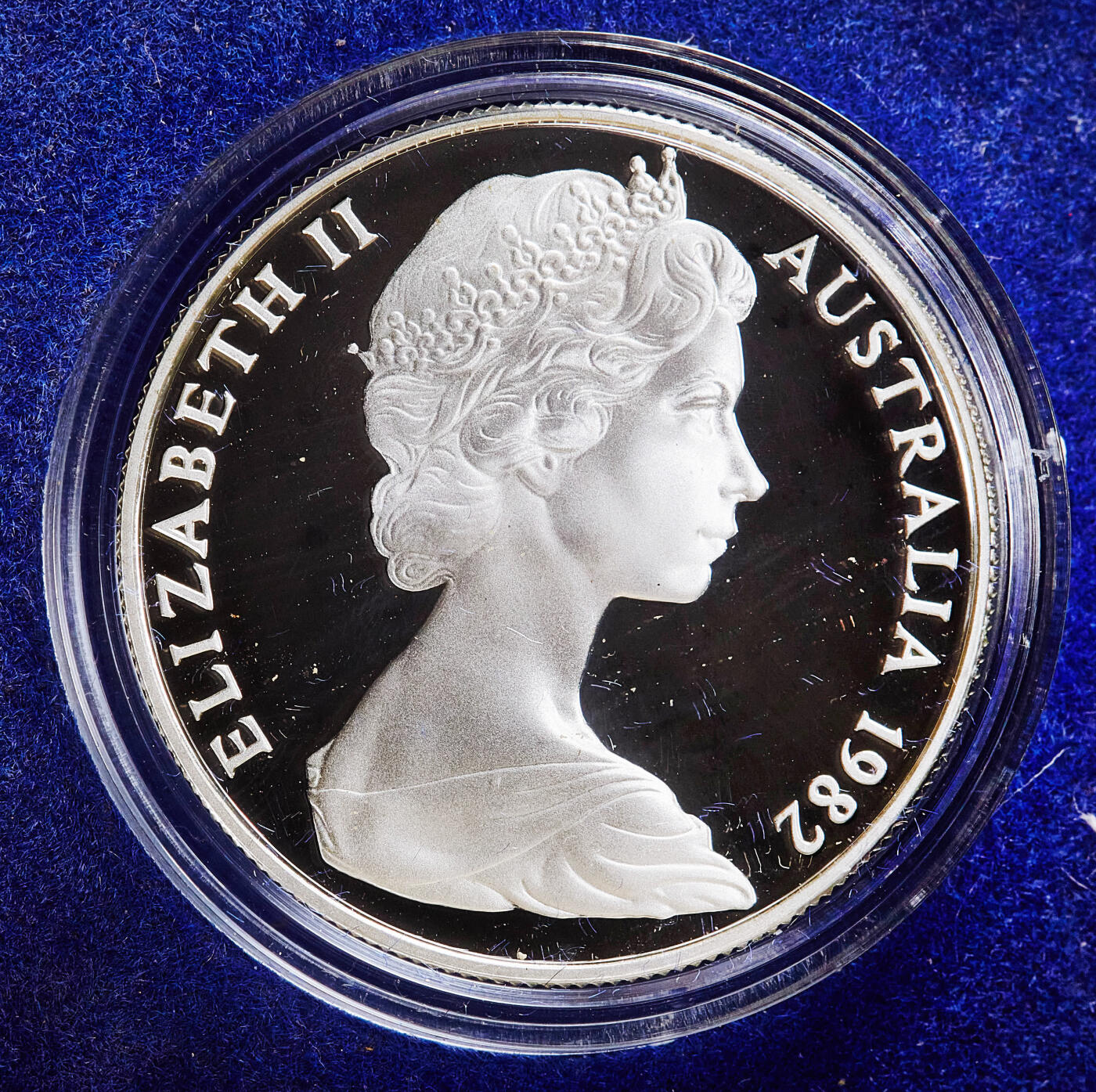 【俄甄集藏】满园春色-2026年(051)04-22星期三 晚 19:30 全场包邮 澳大利亚1982年纪念第12届英联邦运动会召开10元精制银币，原盒证，重20克，925银，发行量85142枚