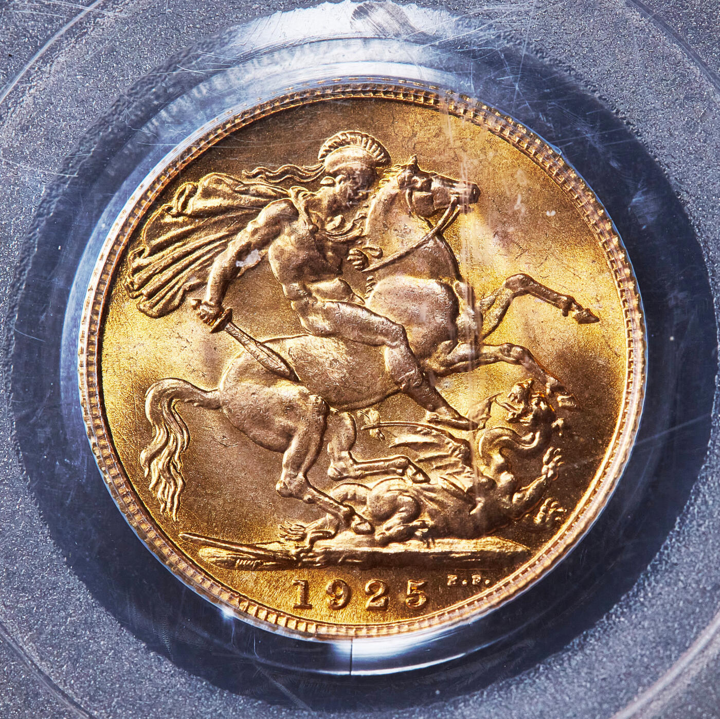 【俄甄集藏】满园春色-2026年(051)04-22星期三 晚 19:30 全场包邮 英国1925年乔治五世1索维林马剑金币，PCGS MS64，转光品相，重7.9881克，917金，经典品种