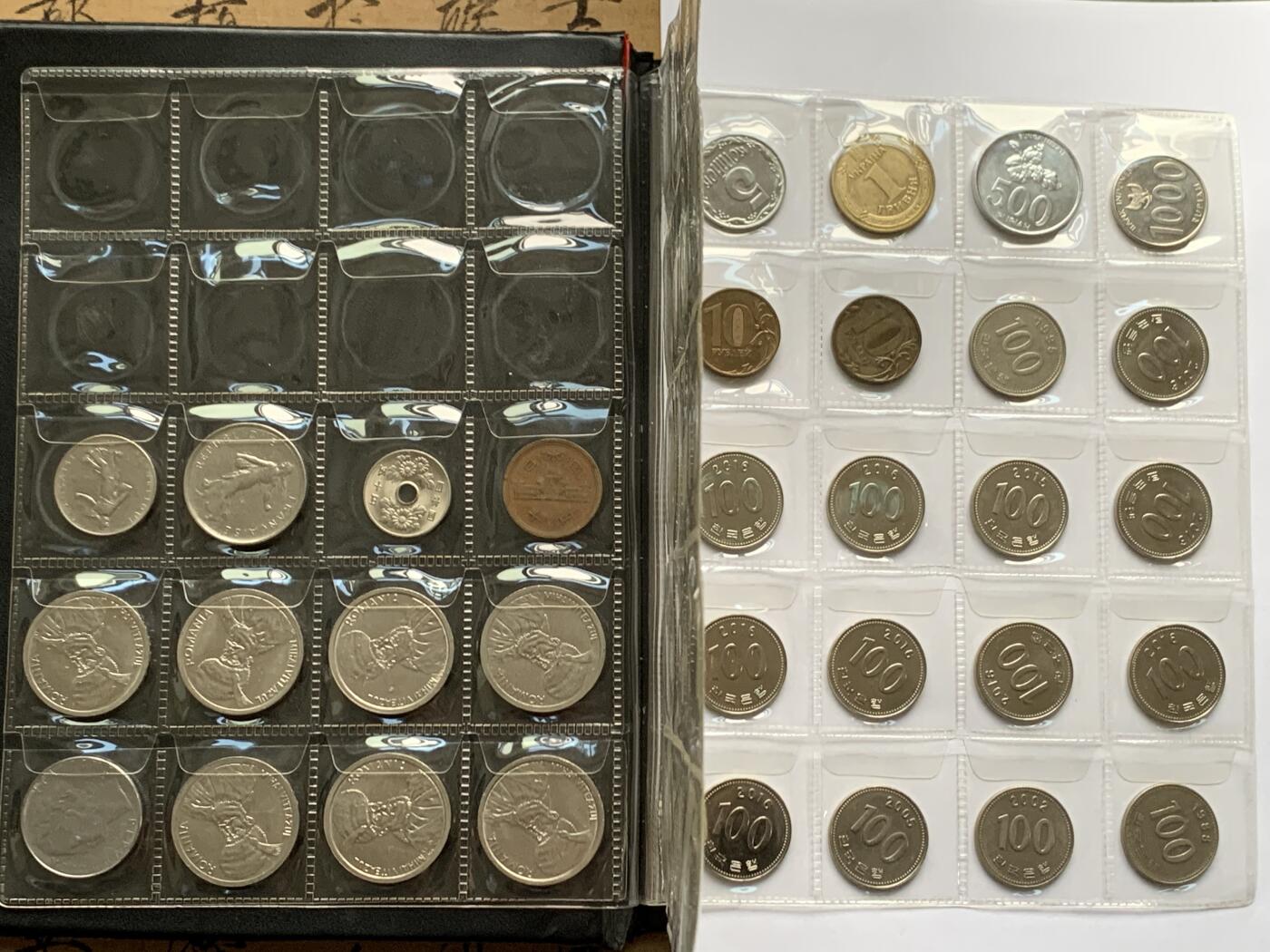 《竞宝斋》第481场 周日，周一 2场连拍 （全场包邮）20级店铺 欢迎送拍 钱币收藏册一本 内含多国钱币 数量细节见图 带册邮寄 正反面都有拍摄 注意数量