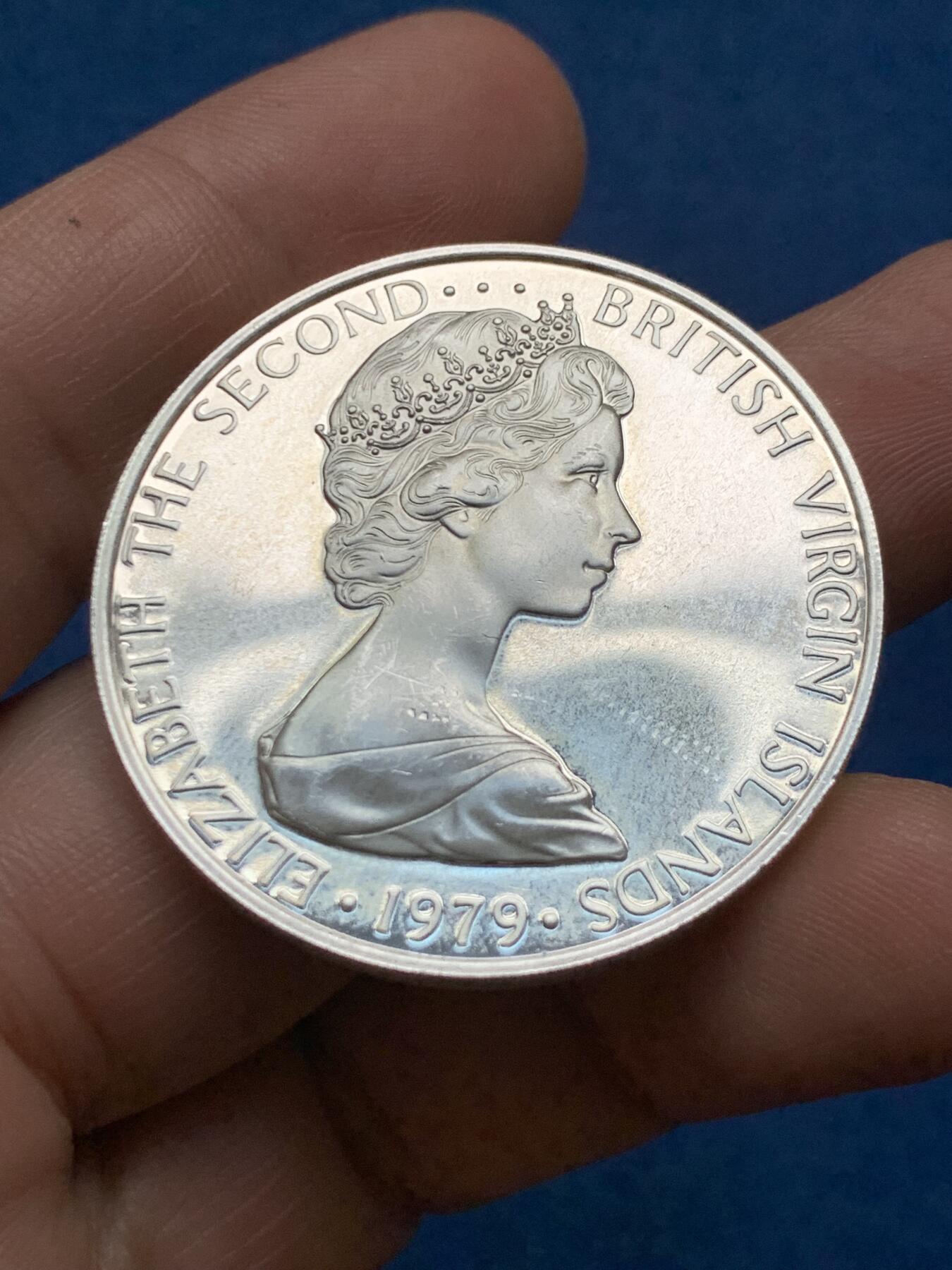 《竞宝斋》第481场 周日，周一 2场连拍 （全场包邮）20级店铺 欢迎送拍 英属维尔京群岛1979年1元海鸟银币，925银，25.3克，热带海鸟主题，浮雕栩栩如生，镜面工艺，品相好，世界鸟类银币系列收藏级品种