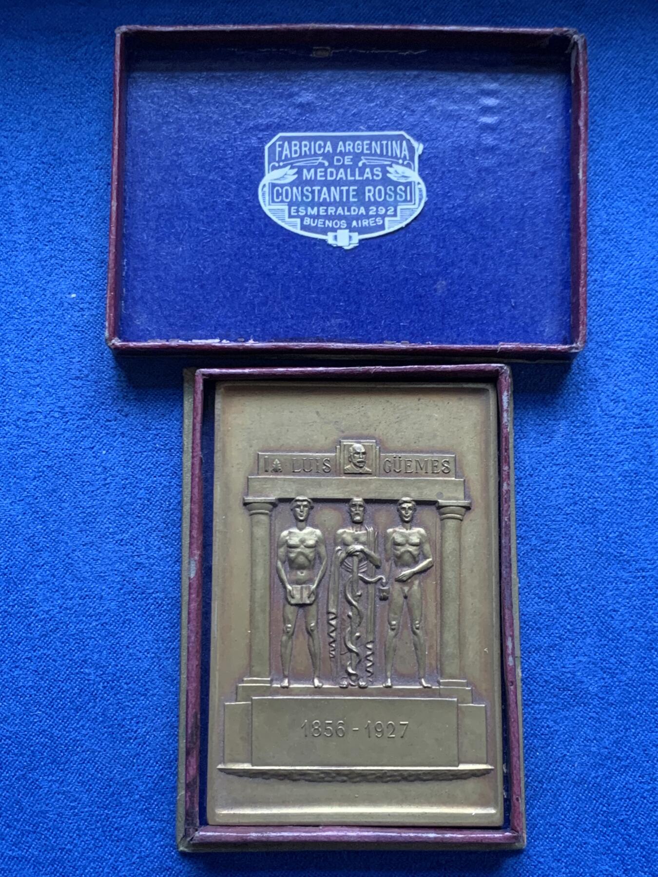 《竞宝斋》第481场 周日，周一 2场连拍 （全场包邮）20级店铺 欢迎送拍 原盒装 阿根廷1935年方型纪念铜章 74.3g 44*67mm