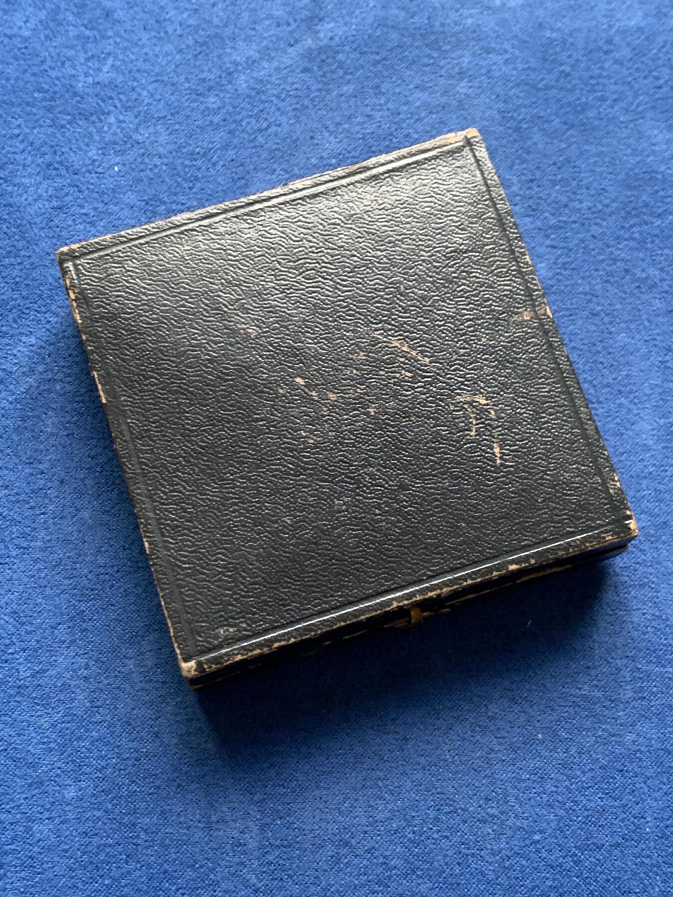 《竞宝斋》第481场 周日，周一 2场连拍 （全场包邮）20级店铺 欢迎送拍 法国塞纳省商业法庭银章 57.8克 50mm 丰饶角2银标 带盒