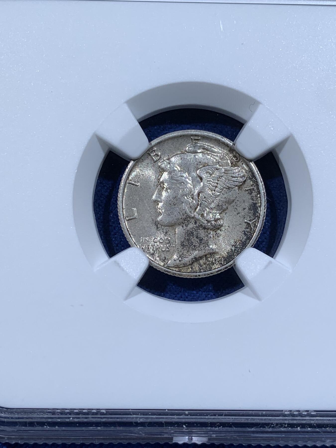 《竞宝斋》第481场 周日，周一 2场连拍 （全场包邮）20级店铺 欢迎送拍 NGC MS62 美国1944S小飞人墨丘利10分银币 低评 喜欢包浆的不要错过 性价比很高 经典品种