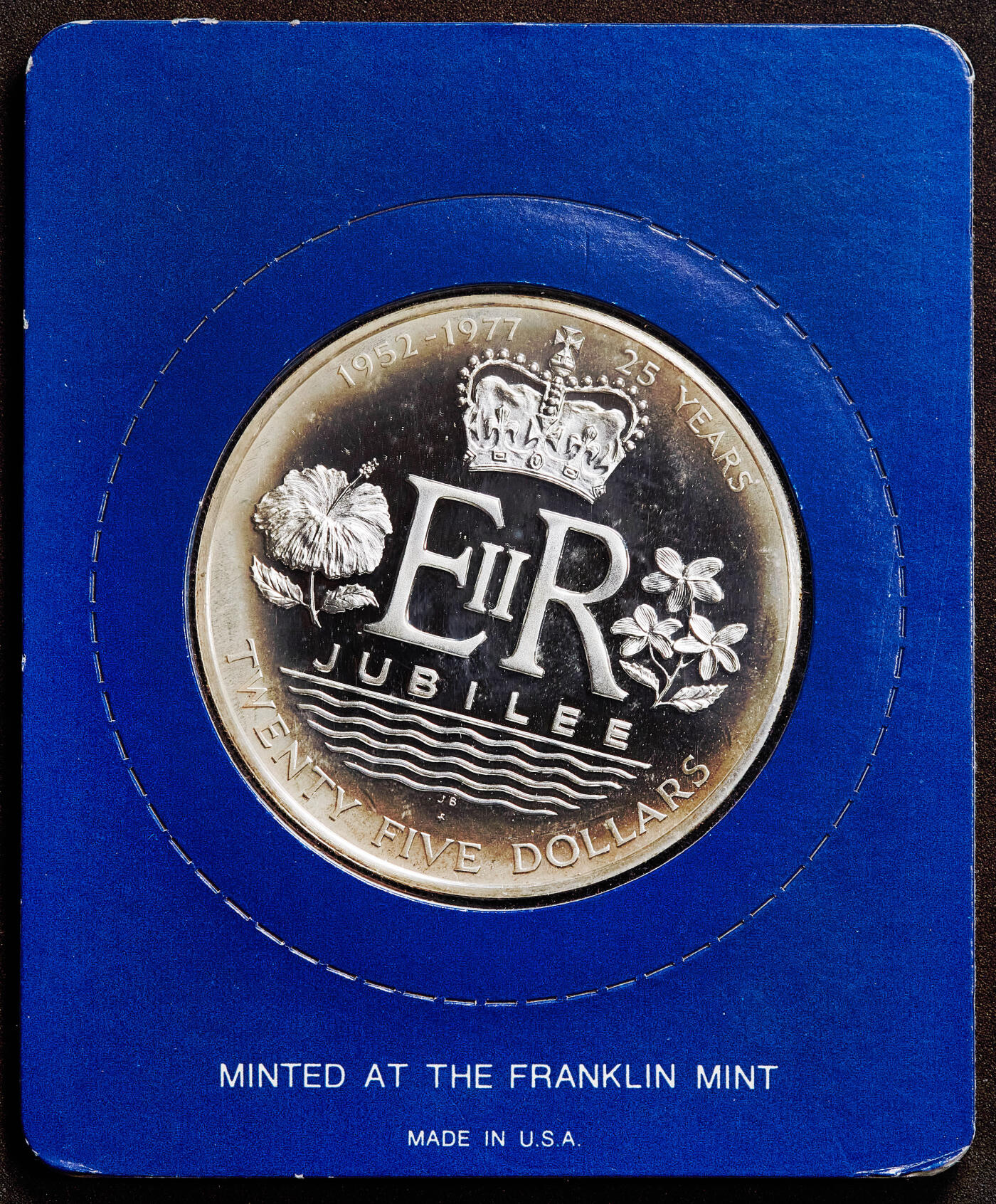 【俄甄集藏】满园春色-2026年(051)04-22星期三 晚 19:30 全场包邮 库克群岛1977年纪念伊丽莎白二世登基银禧25元精制大银币，原盒证，重48.85克，925银，发行量17000枚，经典品种，币有局部氧化