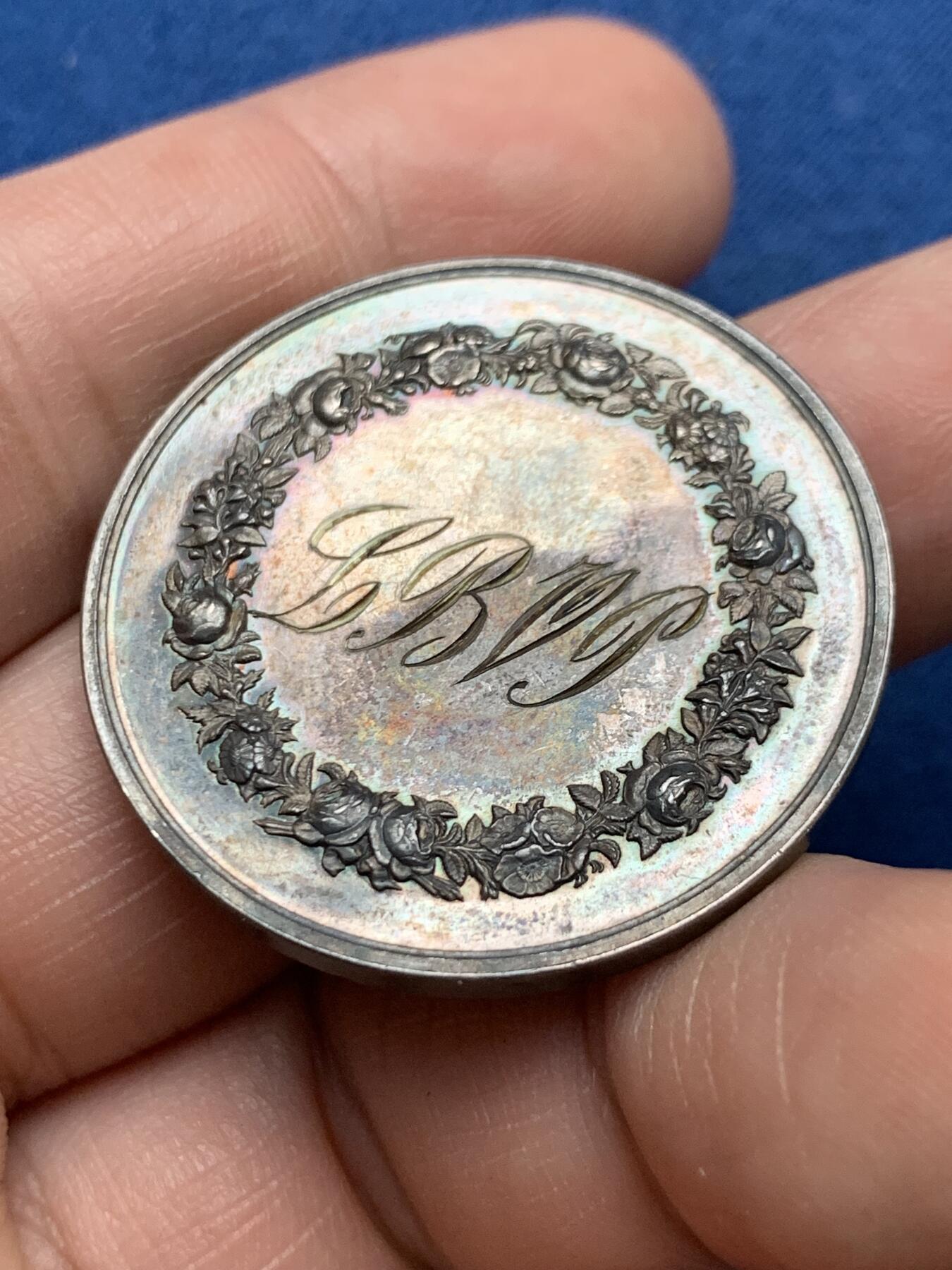 《竞宝斋》第481场 周日，周一 2场连拍 （全场包邮）20级店铺 欢迎送拍 法国结婚纪念银章，15.65g，33.7mm，1879蜜蜂边铭