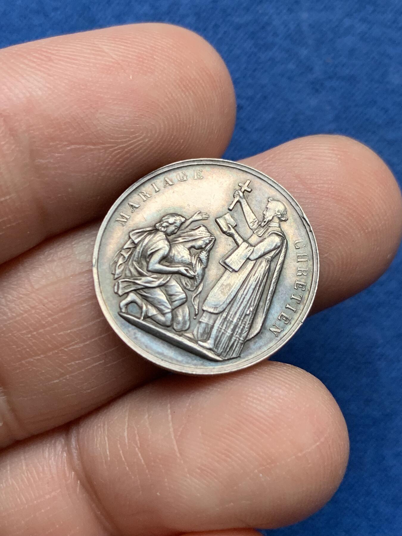 《竞宝斋》第481场 周日，周一 2场连拍 （全场包邮）20级店铺 欢迎送拍 法国结婚纪念小银章 30.2mm 3克 丰饶角银标