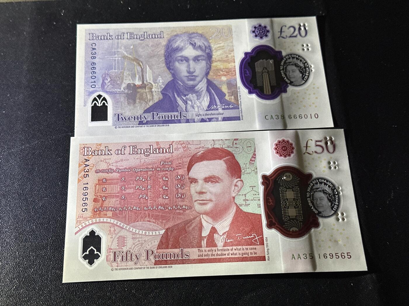 《外钞收藏家》第六百二十八期（精品百拍场）（长期征集拍品、欢迎藏友们联系合作） 英国查尔斯版塑料钞5和50镑 2张一起 全新UNC 全部是首发冠