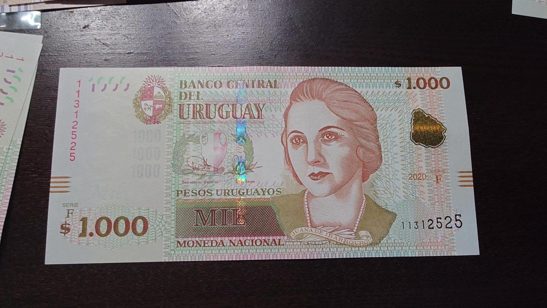 世界钱币～微拍第245期暨2026年第26期  新货卖剩品种部分上架提供选购【有看中的就一开始就出价，别为了晚付几天押金拖到最后，这里没出价的只要群里卖掉了就会撤】 2020年乌拉圭 1000比索 全新绝品无47尾号525