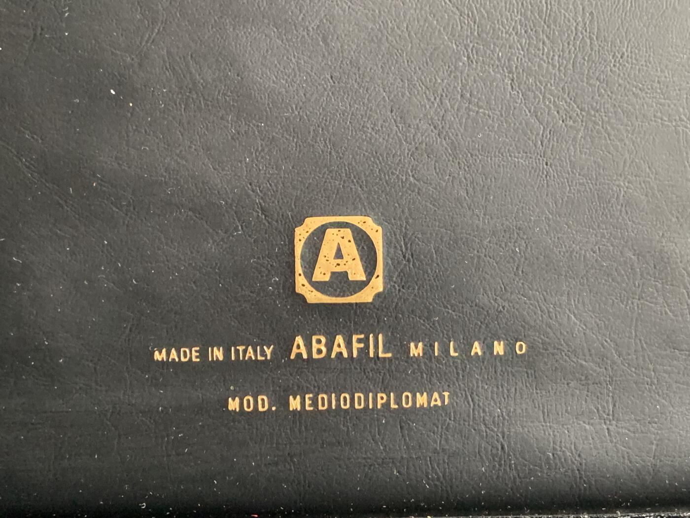 《竞宝斋》第481场 周日，周一 2场连拍 （全场包邮）20级店铺 欢迎送拍 意大利顶级钱币收纳品牌Abafil外交官系列—黑色空盒，可收纳4个标准托盘（340*225mm），皮质较软。尺寸约388*270（带提手总高）*72mm，细节见图。