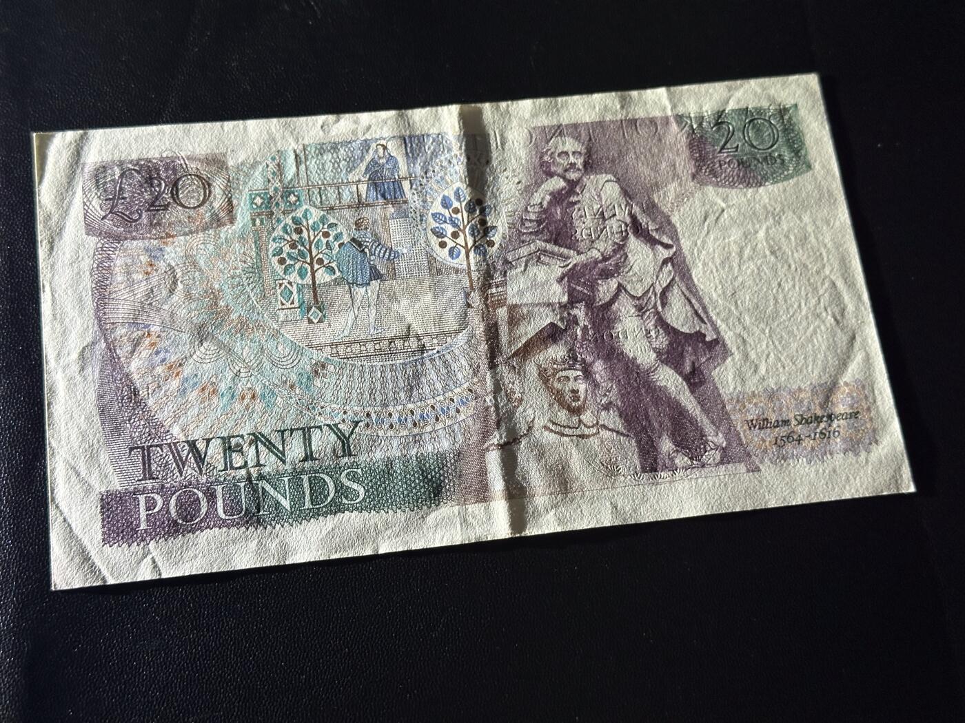 《外钞收藏家》第六百二十八期（精品百拍场）（长期征集拍品、欢迎藏友们联系合作） 英国D序列20镑 AU品相 号码无47 尾656