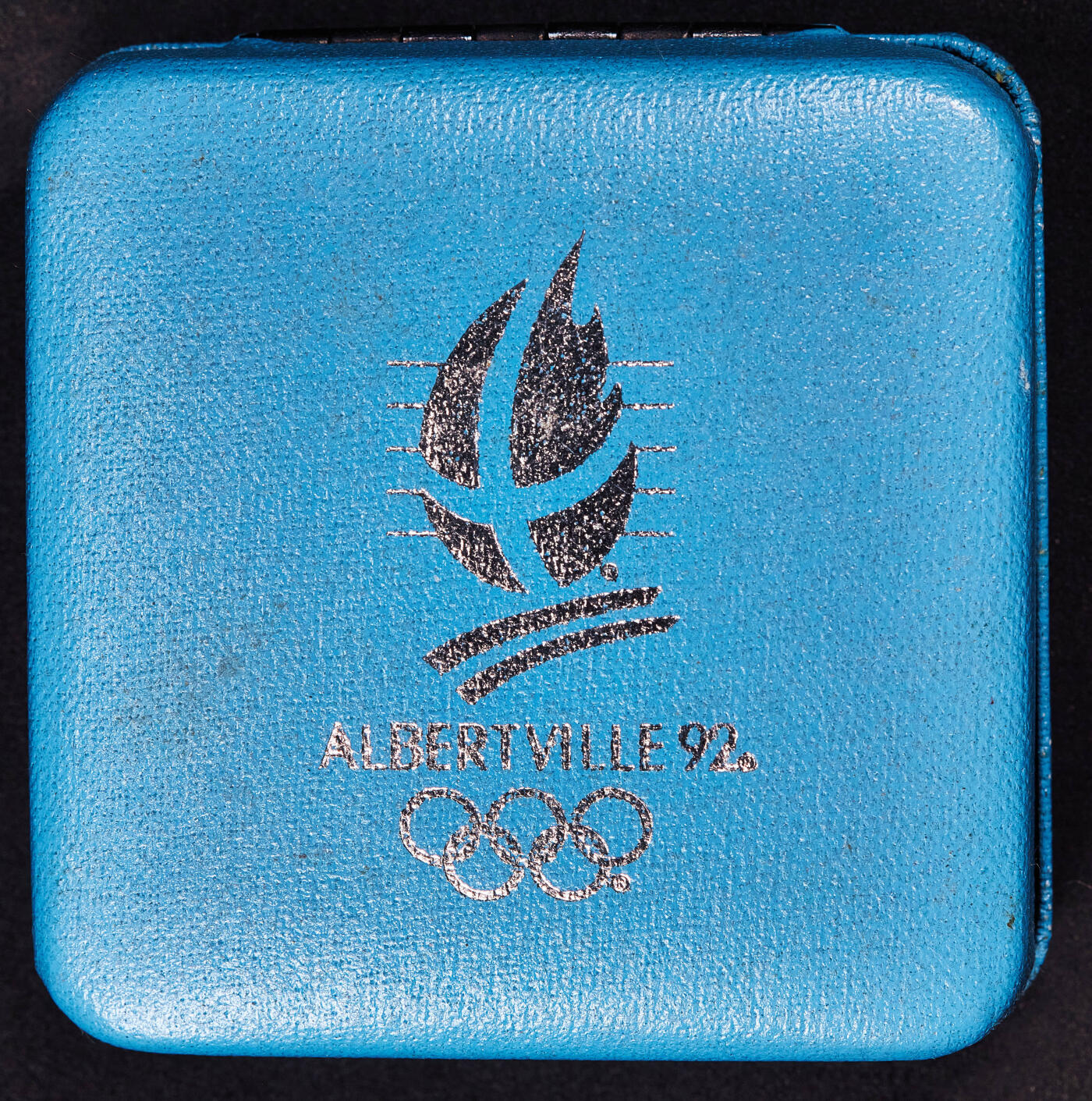 【俄甄集藏】满园春色-2026年(051)04-22星期三 晚 19:30 全场包邮 法国1990年纪念92年第十六届阿尔贝维尔冬奥会-单人雪橇100法郎精制银币，原盒证，重22.2克，900银