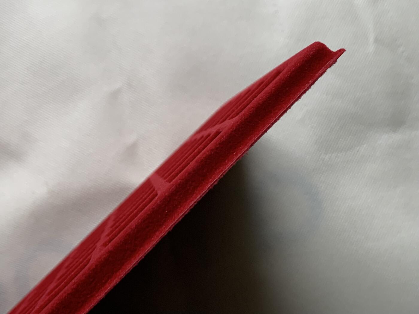 《竞宝斋》第481场 周日，周一 2场连拍 （全场包邮）20级店铺 欢迎送拍 意大利顶级收纳盒品牌Abafil——77格 标准红色毛毡款收纳托盘，每小格内径约25*25mm，尺寸约337*222*8.3mm。