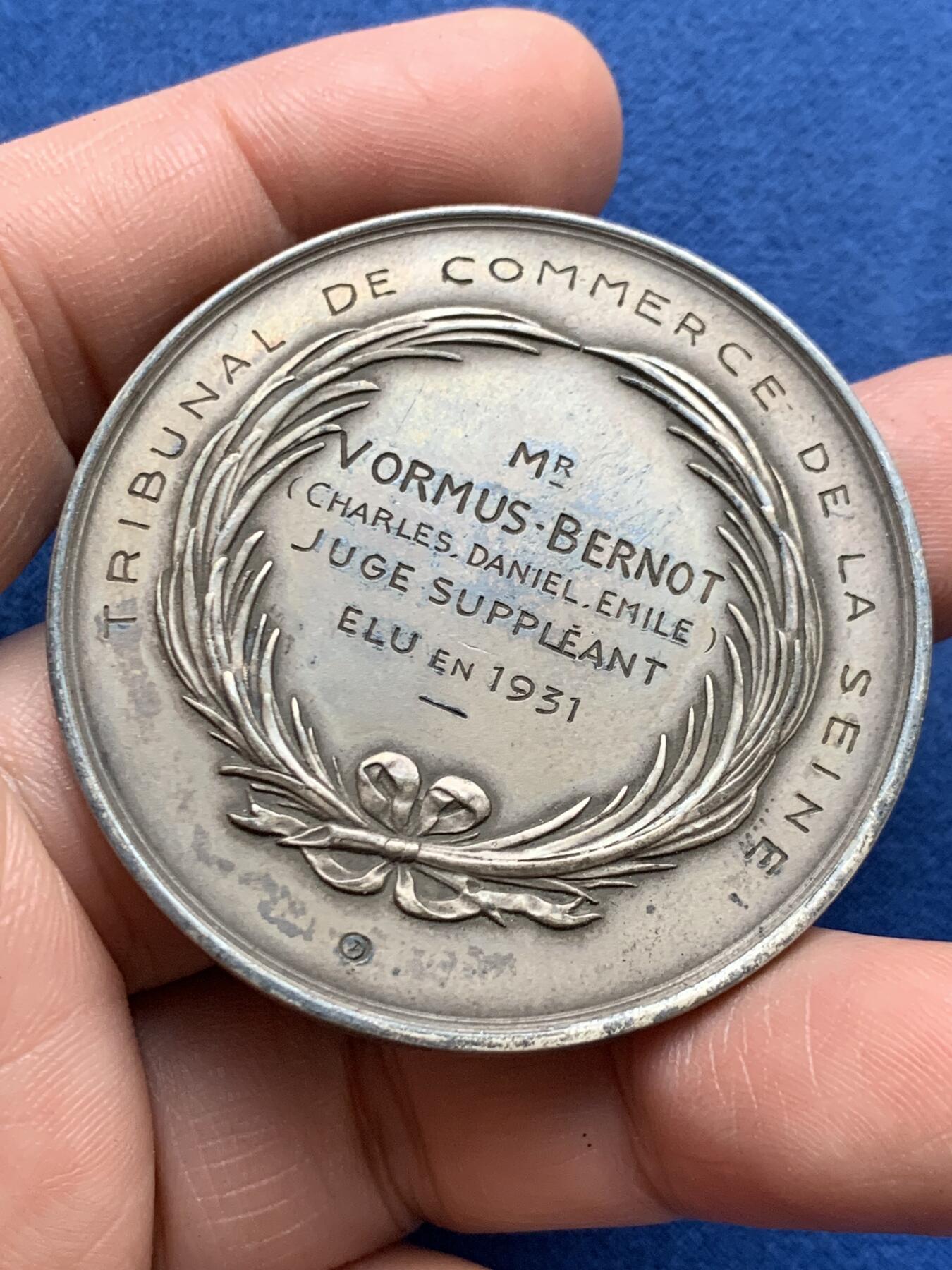 《竞宝斋》第481场 周日，周一 2场连拍 （全场包邮）20级店铺 欢迎送拍 法国塞纳省商业法庭银章 57.8克 50mm 丰饶角2银标 带盒