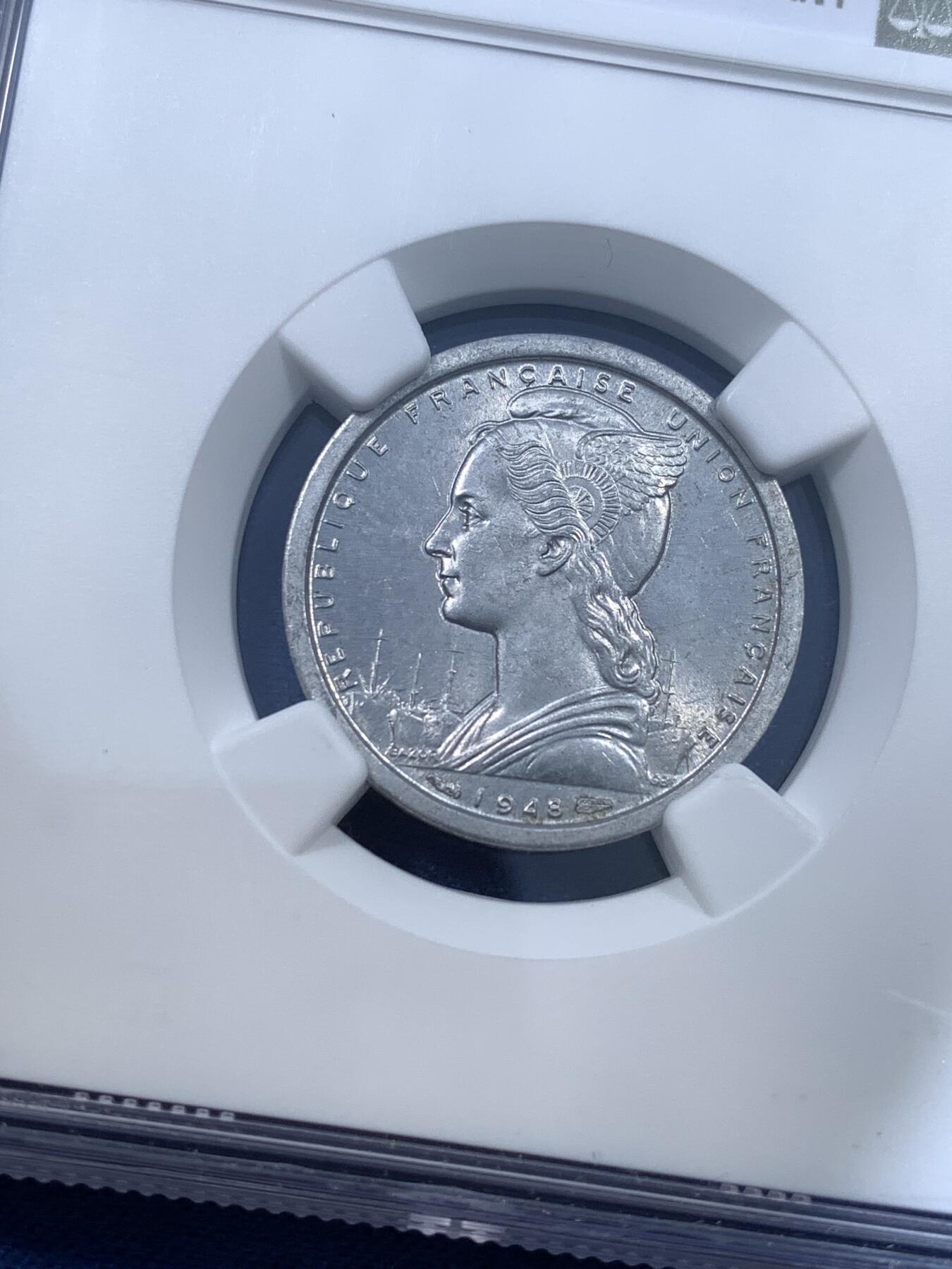 《竞宝斋》第481场 周日，周一 2场连拍 （全场包邮）20级店铺 欢迎送拍 NGC MS65 法属圣皮埃尔和密克隆1948年1法郎铝币 转光品相 少见法属地区 热门