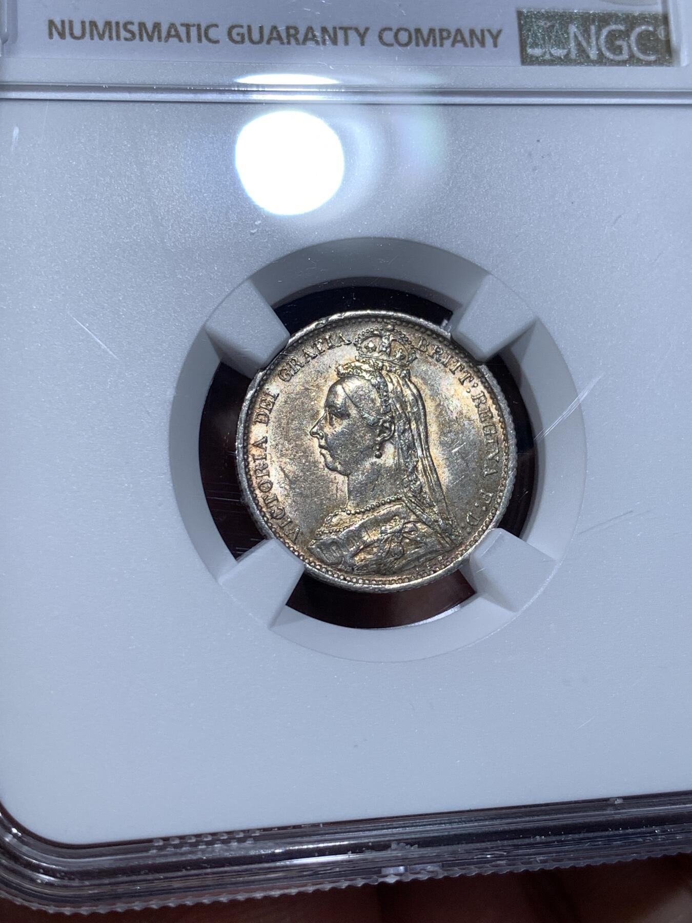 《竞宝斋》第481场 周日，周一 2场连拍 （全场包邮）20级店铺 欢迎送拍 NGC MS62 英国1887年高冠6便士银币，淡彩包浆，基础小精品