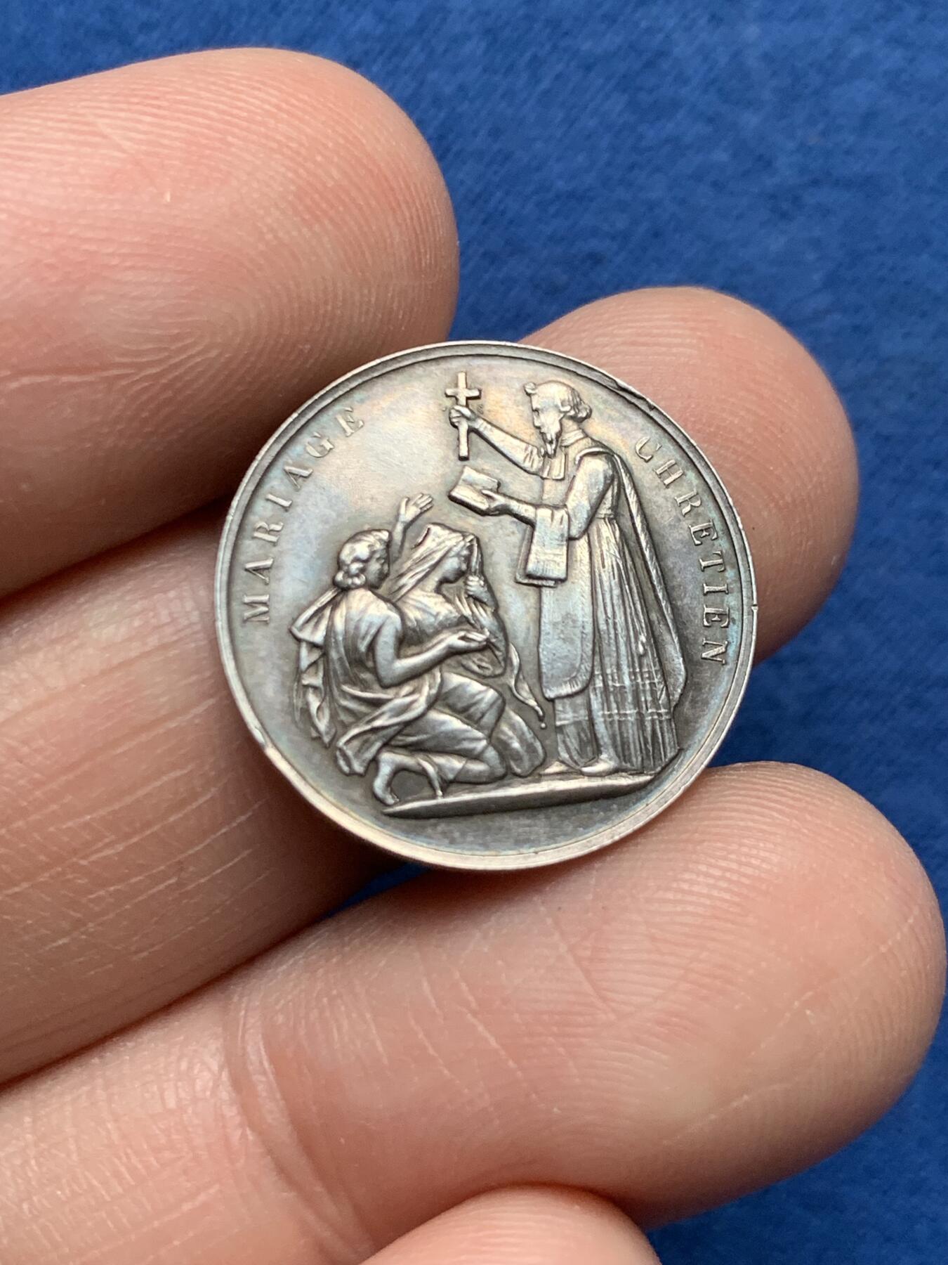 《竞宝斋》第481场 周日，周一 2场连拍 （全场包邮）20级店铺 欢迎送拍 法国结婚纪念小银章 30.2mm 3克 丰饶角银标