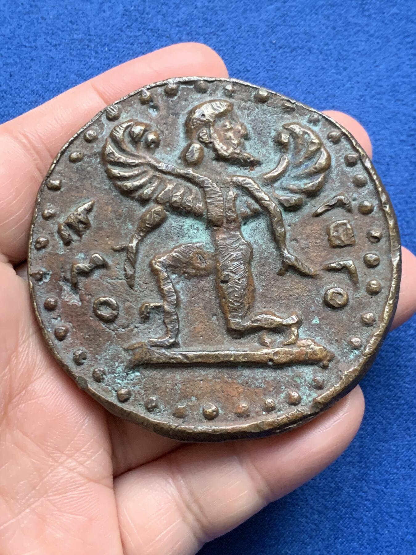 《竞宝斋》第481场 周日，周一 2场连拍 （全场包邮）20级店铺 欢迎送拍 古希腊造型大铜章 双面高浮雕 178克 65.5mm