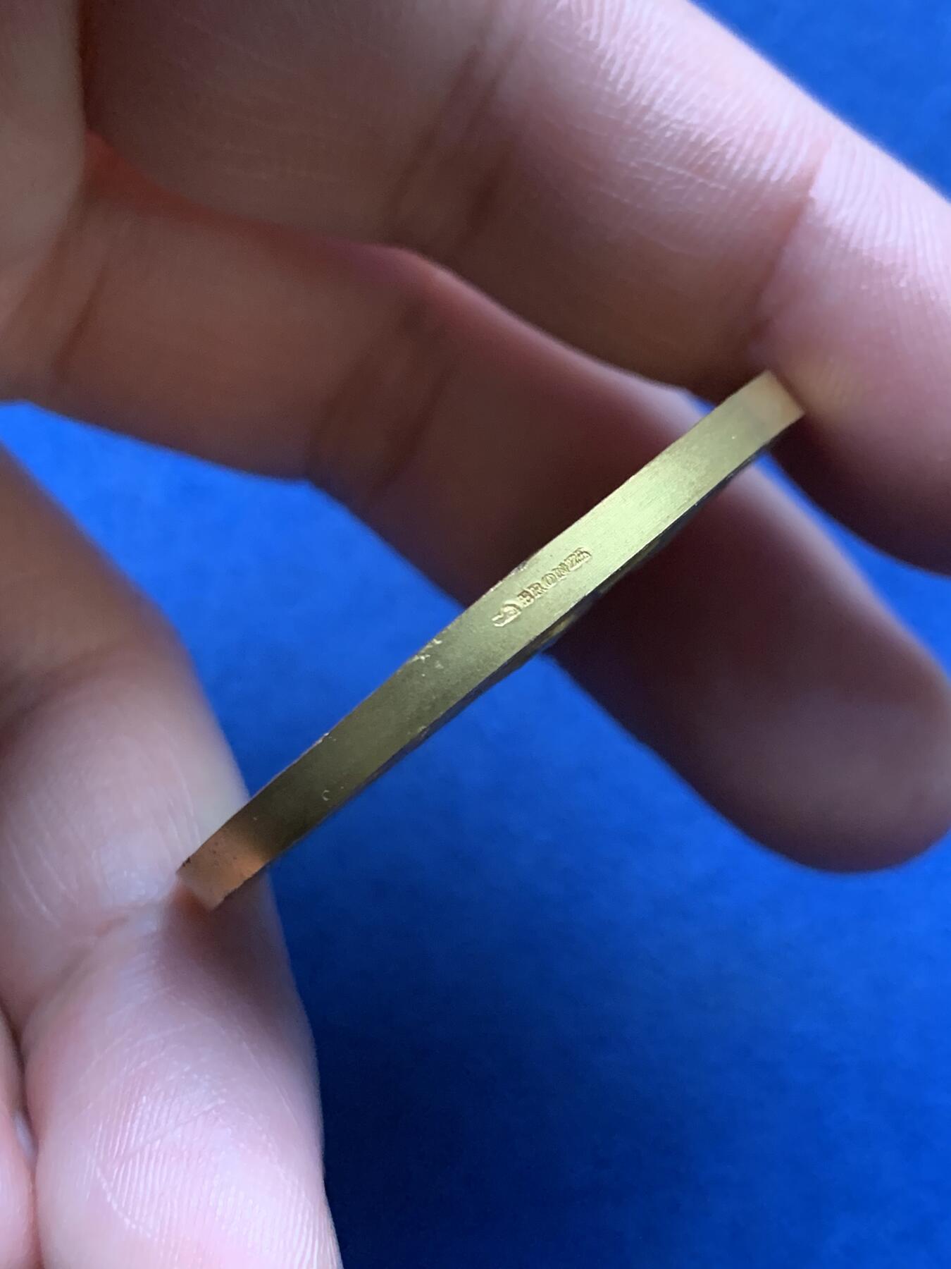 《竞宝斋》第481场 周日，周一 2场连拍 （全场包邮）20级店铺 欢迎送拍 法国西南犬类协会纪念镀金铜章 35.9克 40.6mm 带盒