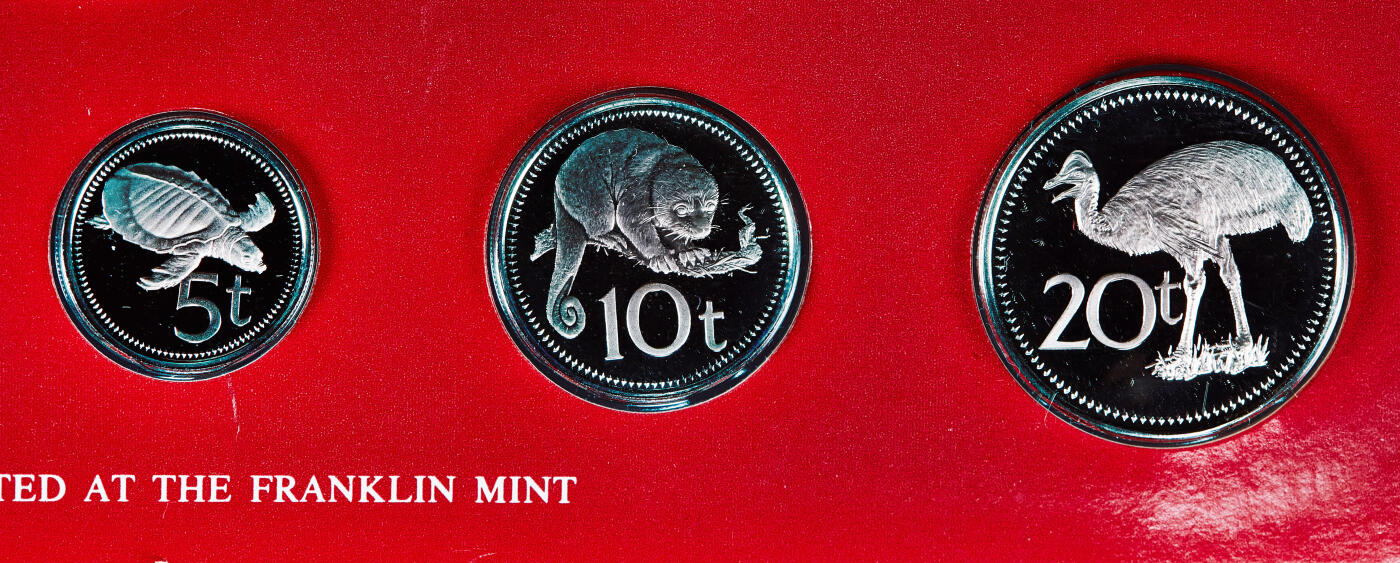 【俄甄集藏】满园春色-2026年(051)04-22星期三 晚 19:30 全场包邮 巴布亚新几内亚1980年1托伊-10基纳精制硬币9枚全套，原盒证，其中5基纳重27.6克，500银；10基纳重41.6克，925银，含纯银共52.28克，发行量2125套