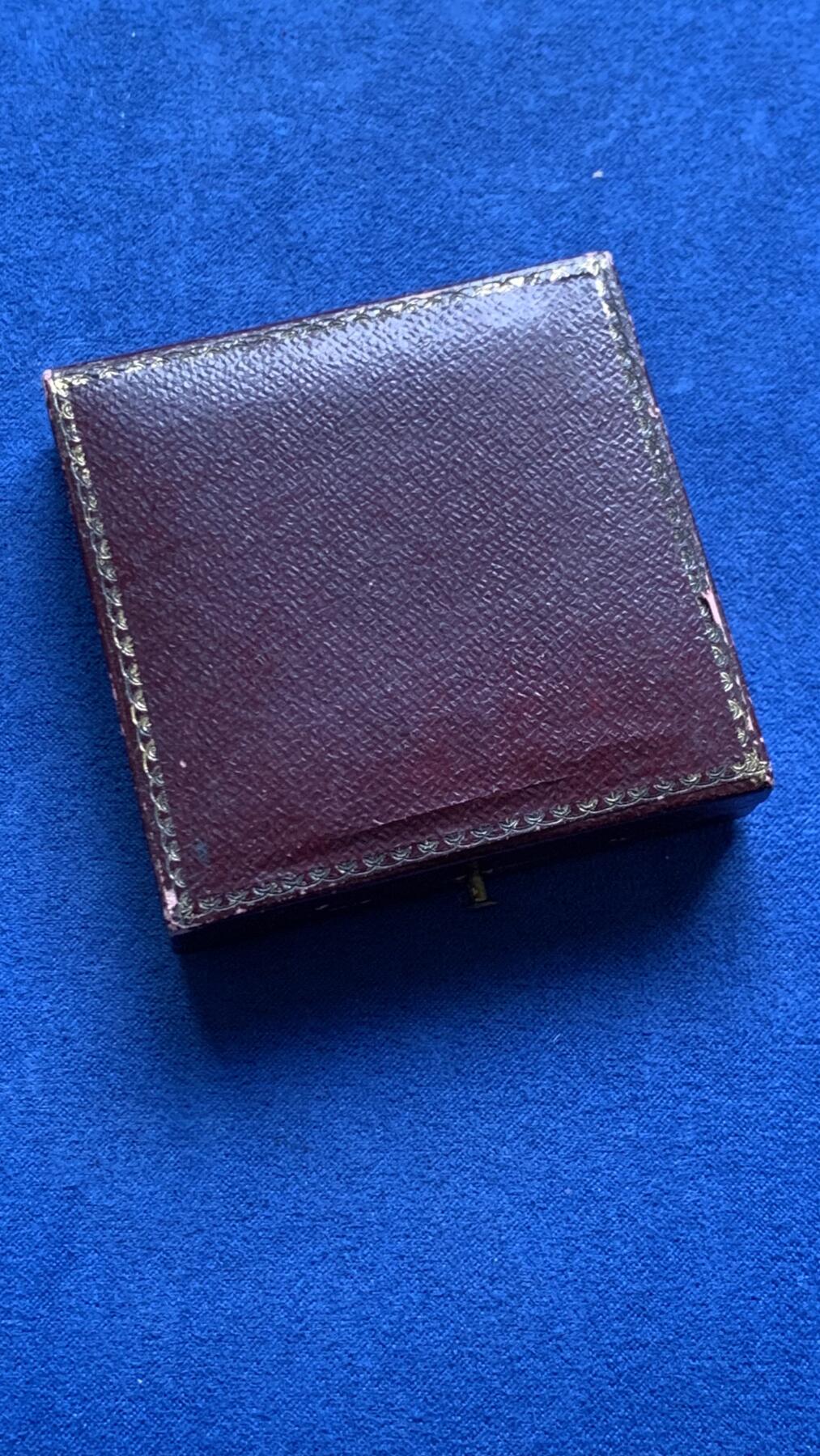 《竞宝斋》第481场 周日，周一 2场连拍 （全场包邮）20级店铺 欢迎送拍 法国西南犬类协会纪念镀金铜章 35.9克 40.6mm 带盒