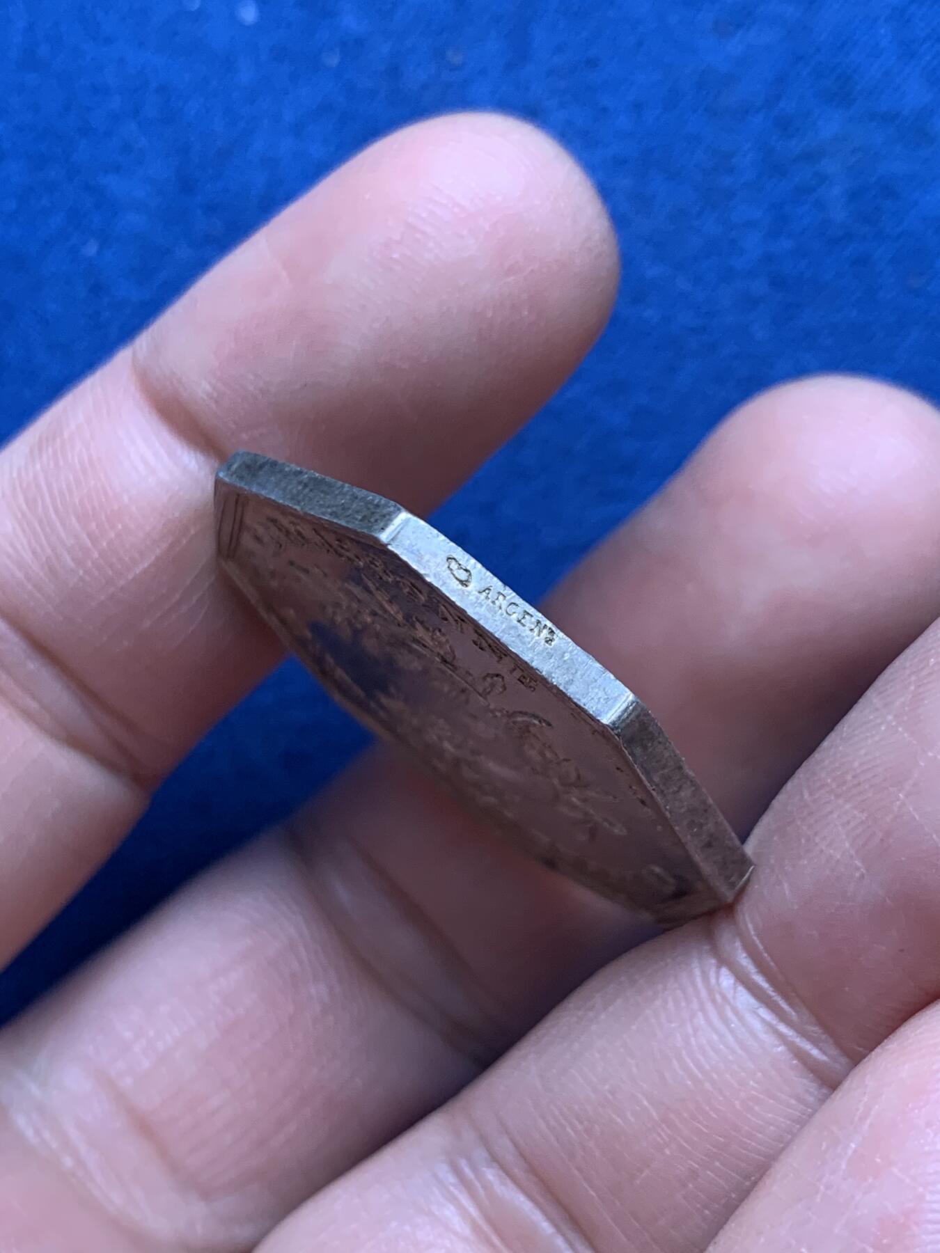 《竞宝斋》第481场 周日，周一 2场连拍 （全场包邮）20级店铺 欢迎送拍 法国卡尔卡松商会八角银质代币，正面墨丘利背丰饶角月桂都象征商业，丰饶角ARGENT，重约14.1克，30.8mm