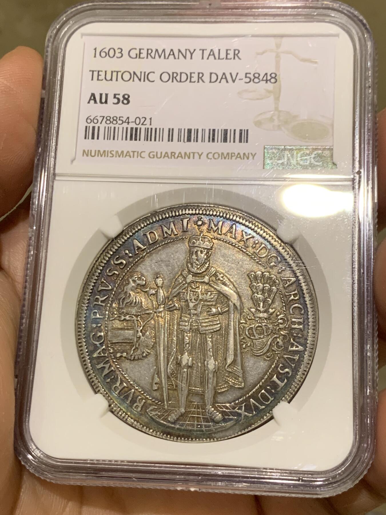 《竞宝斋》第481场 周日，周一 2场连拍 （全场包邮）20级店铺 欢迎送拍 NGC AU58 德国1603年条顿骑士泰勒大银币 双面五彩包浆 400多年的历史沉淀 充满惊喜的感官享受