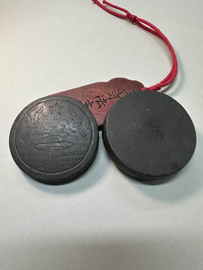 清-民国-建国｜老铜器专场.伍 建国初老铜圆形铜墨盒 錾刻天坛和平鸽五星纹