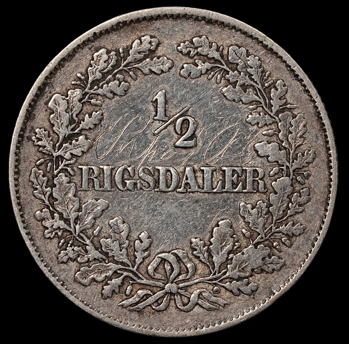 修遠堂世界钱币第112期 1854年丹麦国王弗雷德里克七世（Frederik VII） 1/2 里格斯达勒（Rigsdaler）银币，文字面有刻字，7.15g