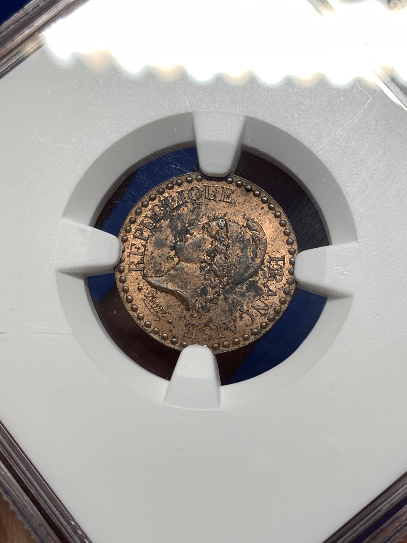 《竞宝斋》第481场 周日，周一 2场连拍 （全场包邮）20级店铺 欢迎送拍 NGC UNCD 法国 1848A 1分 铜币