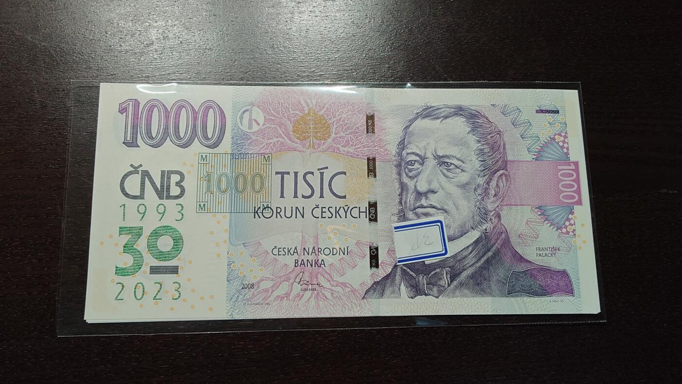 世界钱币～微拍第245期暨2026年第26期  新货卖剩品种部分上架提供选购【有看中的就一开始就出价，别为了晚付几天押金拖到最后，这里没出价的只要群里卖掉了就会撤】 【一口价已售出】2023年捷克1000克朗纪念钞全新绝品无47尾号110