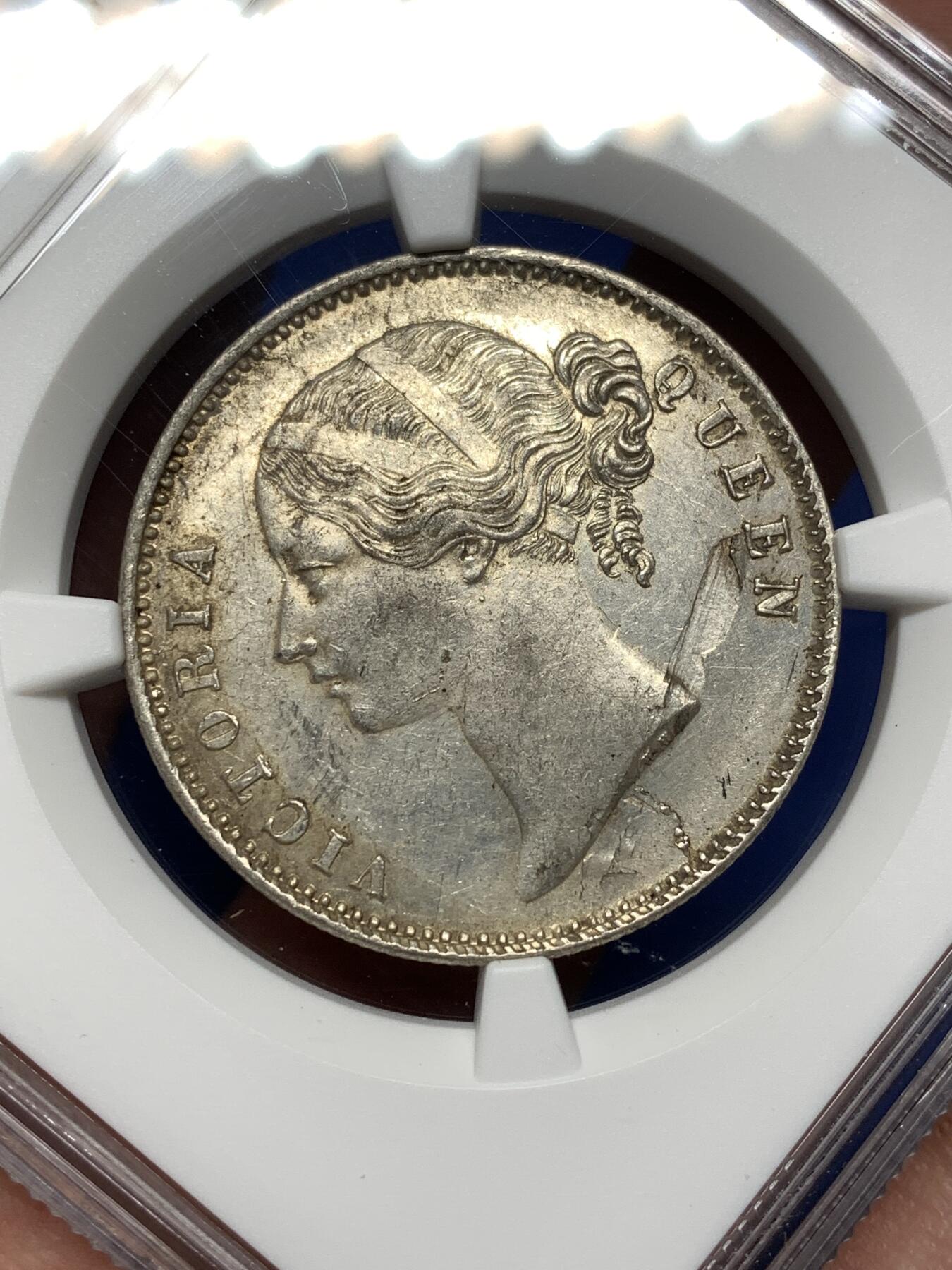 《竞宝斋》第481场 周日，周一 2场连拍 （全场包邮）20级店铺 欢迎送拍 NGC MINT ERROR AU58 英属印度1840年维多利亚女王双辫1卢比银币 币胚缺陷有分难得