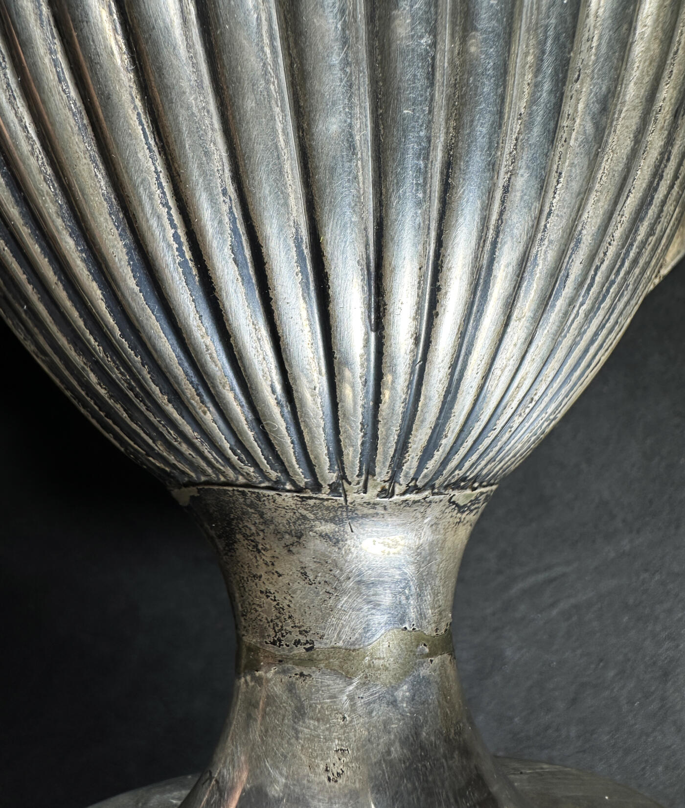 【俄甄集藏】满园春色-2026年(051)04-22星期三 晚 19:30 全场包邮 英国伯明翰1905年爱德华七世时期古董银茶壶，高：250mm，宽：270mm，壶身直径：100mm，重量：590克，925银，上期被鸽重拍