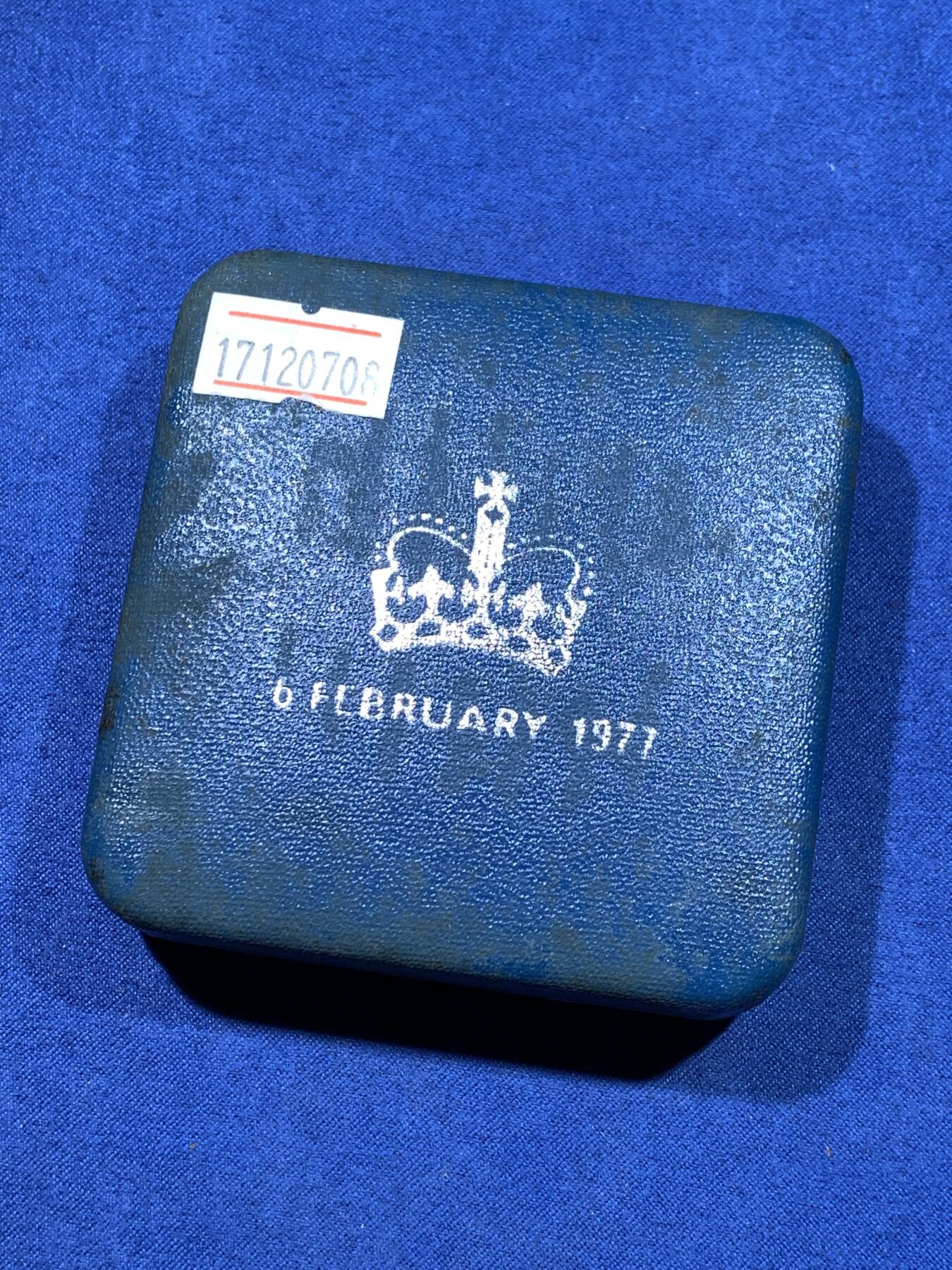 《竞宝斋》第481场 周日，周一 2场连拍 （全场包邮）20级店铺 欢迎送拍 英国1977年伊丽莎白二世登基25周年（银禧）25便士纪念银币（克朗型） 带盒