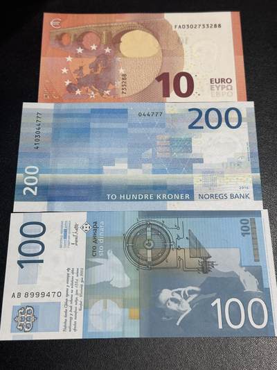 《外钞收藏家》第六百二十九期（精品场）（长期征集拍品、欢迎藏友们联系合作） 三签10欧元+挪威200克朗豹子号777+塞尔维亚100 三张一起 全新UNC