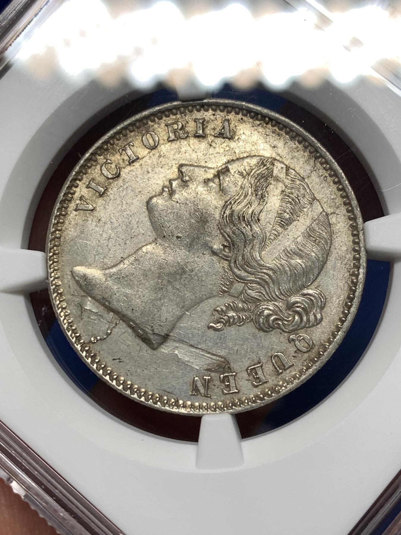 《竞宝斋》第481场 周日，周一 2场连拍 （全场包邮）20级店铺 欢迎送拍 NGC MINT ERROR AU58 英属印度1840年维多利亚女王双辫1卢比银币 币胚缺陷有分难得