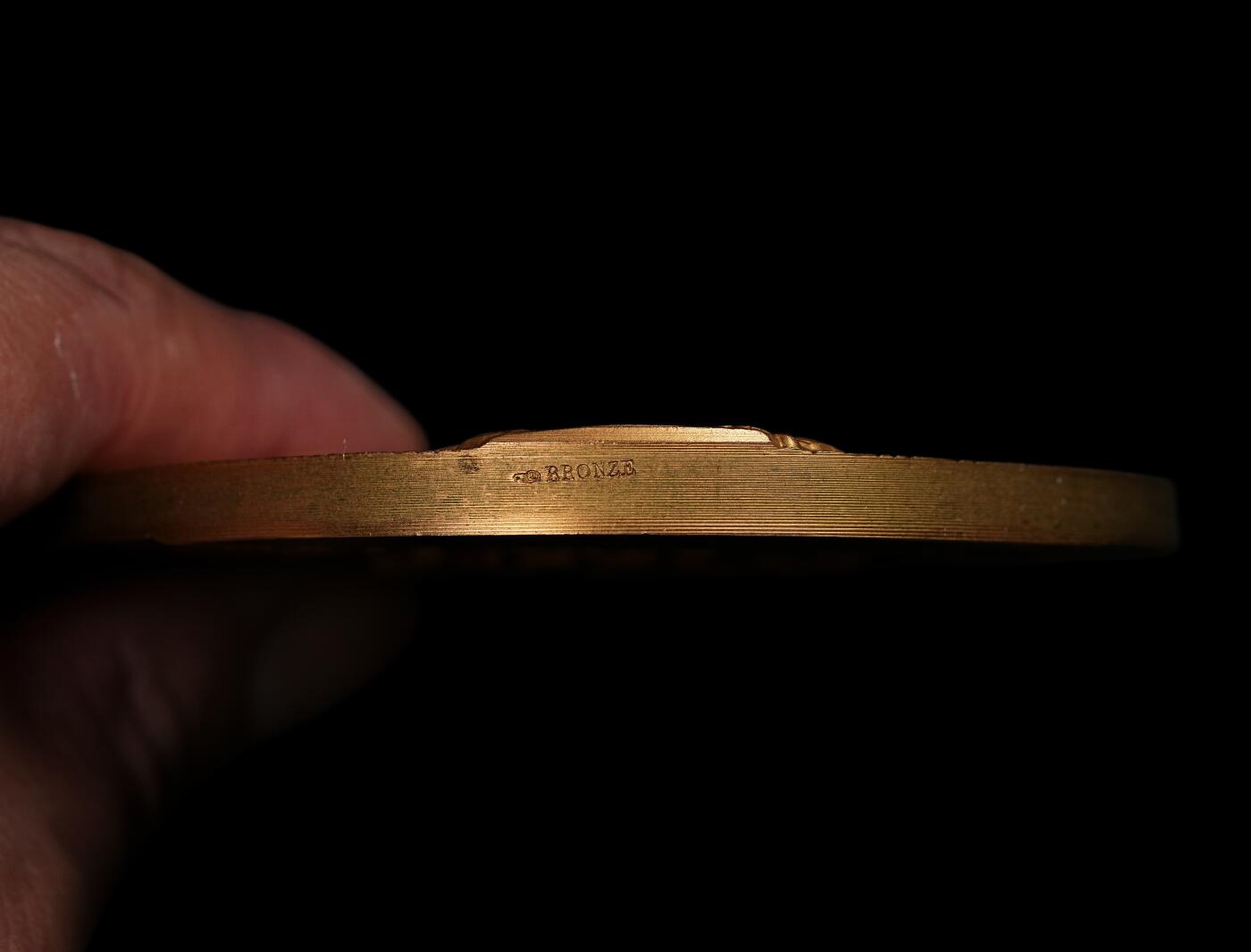 修遠堂世界钱币第112期 1937 年巴黎世博会大铜章，77mm，201.76g