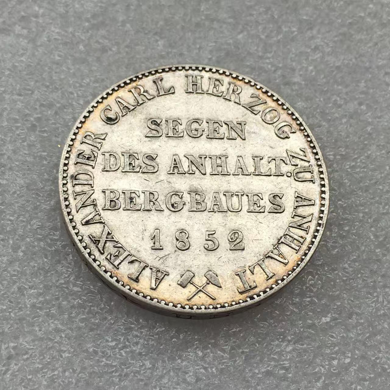 世界钱币专场拍卖 每周二开拍 加重版1852年德国安哈特贝恩堡小熊爬墙1泰勒银币