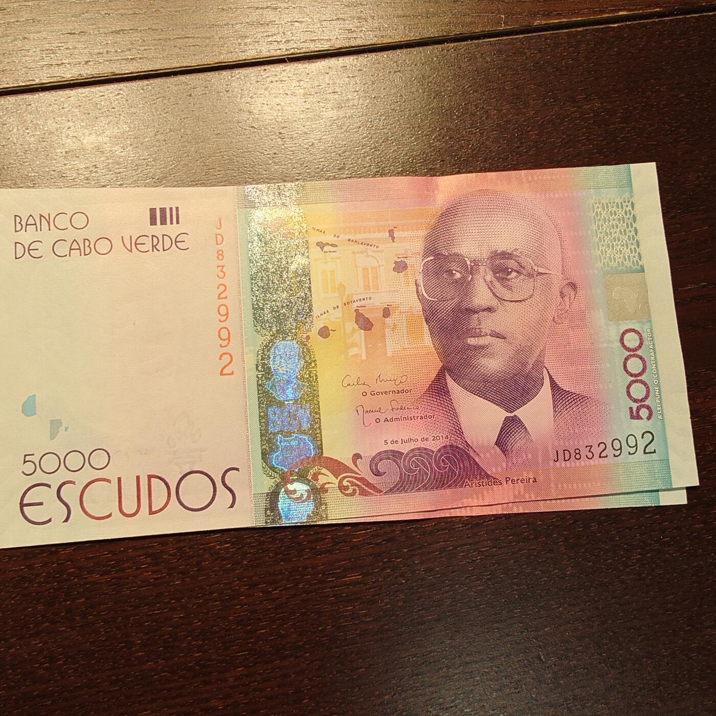 世界钱币～微拍第245期暨2026年第26期  新货卖剩品种部分上架提供选购【有看中的就一开始就出价，别为了晚付几天押金拖到最后，这里没出价的只要群里卖掉了就会撤】 2014年佛得角5000 全新绝品无47尾号992