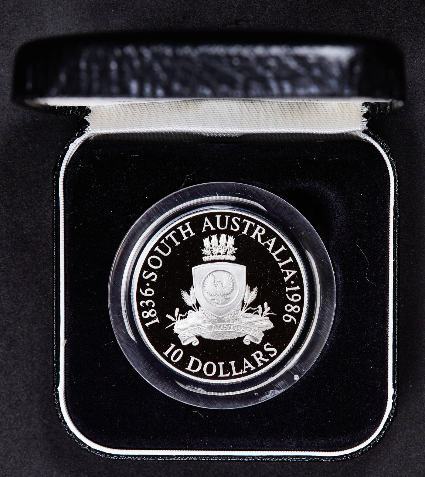 【俄甄集藏】满园春色-2026年(051)04-22星期三 晚 19:30 全场包邮 澳大利亚1986年行政区系列-南澳大利亚州10元精制银币，原盒证，重20克，925银，发行量52150枚