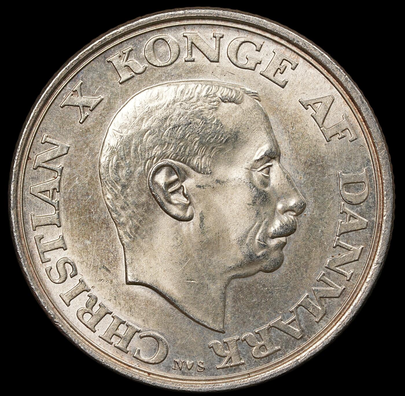 修遠堂世界钱币第112期 1945年丹麦国王75岁大寿纪念2克朗银币 重15g，含银80%