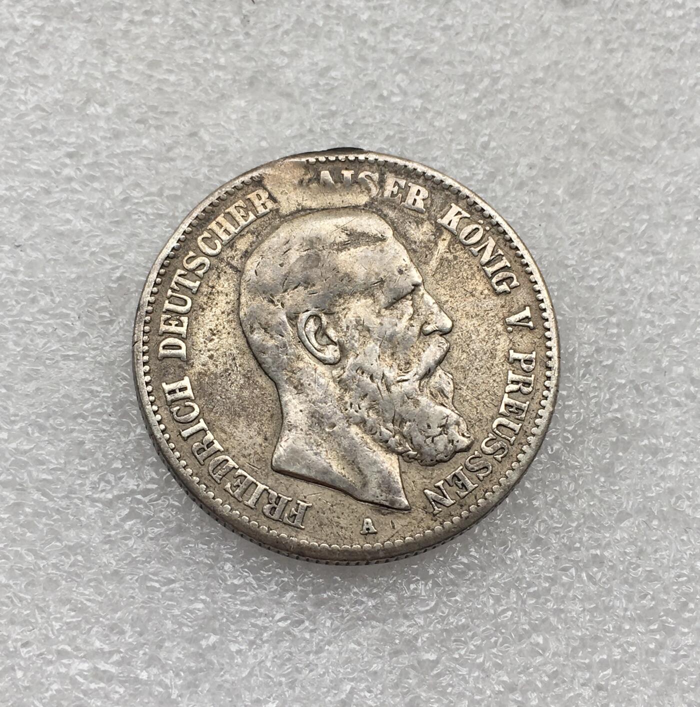 世界钱币专场拍卖 每周二开拍 1888年德国三皇2马克银币 边道有焊点