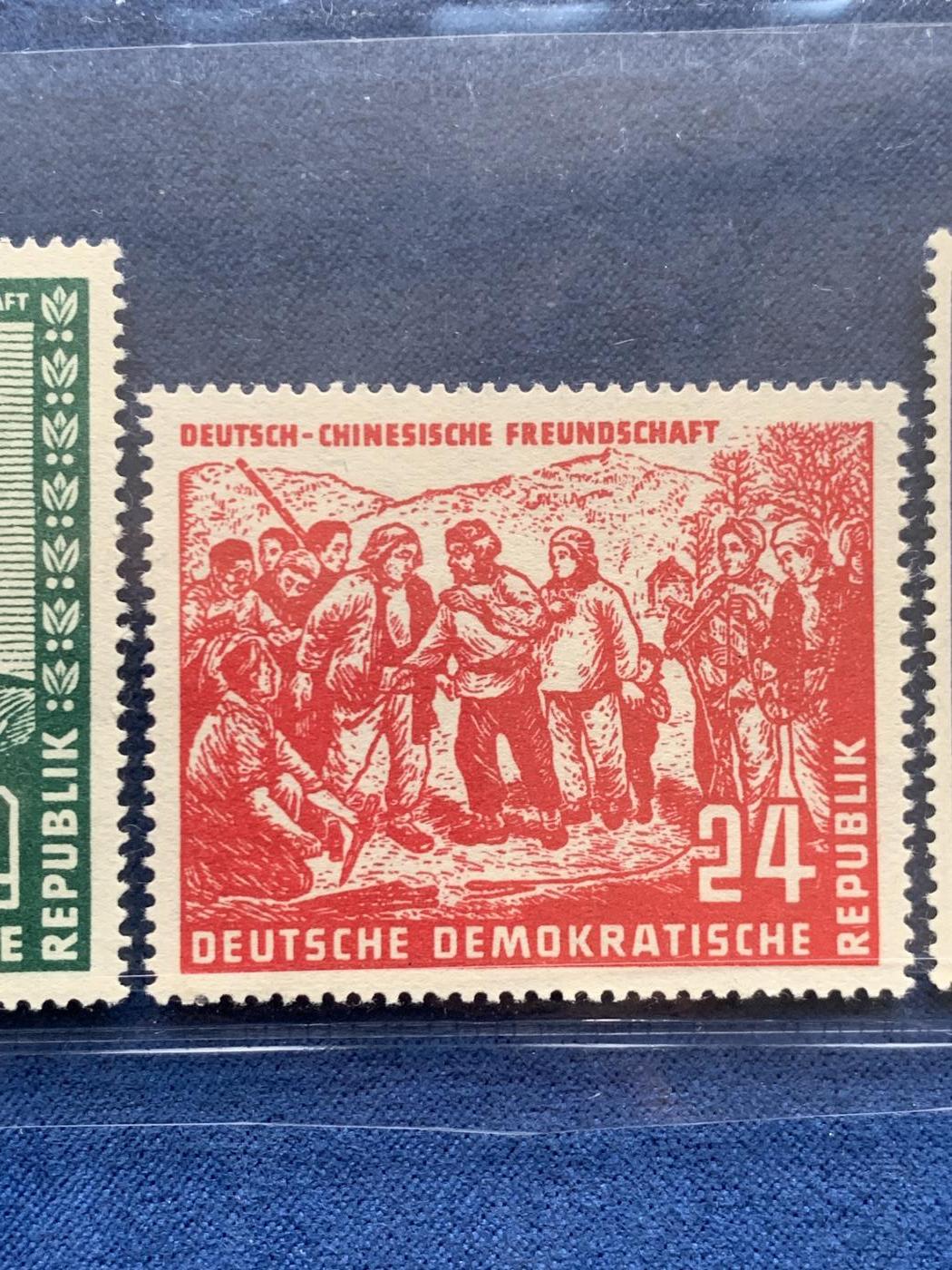《竞宝斋》第481场 周日，周一 2场连拍 （全场包邮）20级店铺 欢迎送拍 东德名票，1951年德中友好邮票新票，原胶无贴无黄，背胶水润，仅50芬尼背胶天生机器印痕，此套票为东德大筋，由于德国集邮者入册配套的保存习惯，这套票背无贴的极少见，可遇不可求